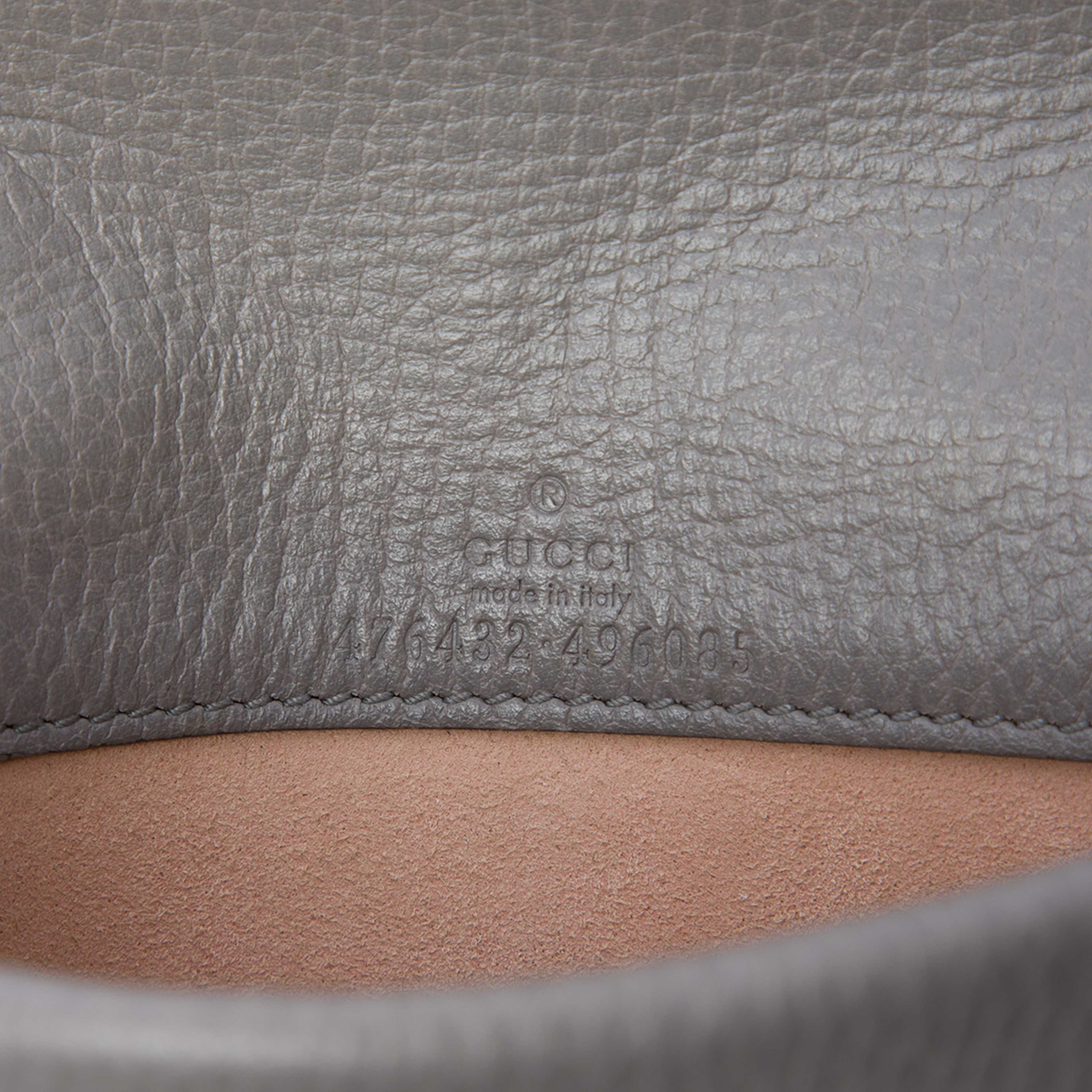 Gucci Mini Calfskin Dionysus Crossbody, från Luxclusif, i färgen gray. Klicka för att öppna bilden i stort format