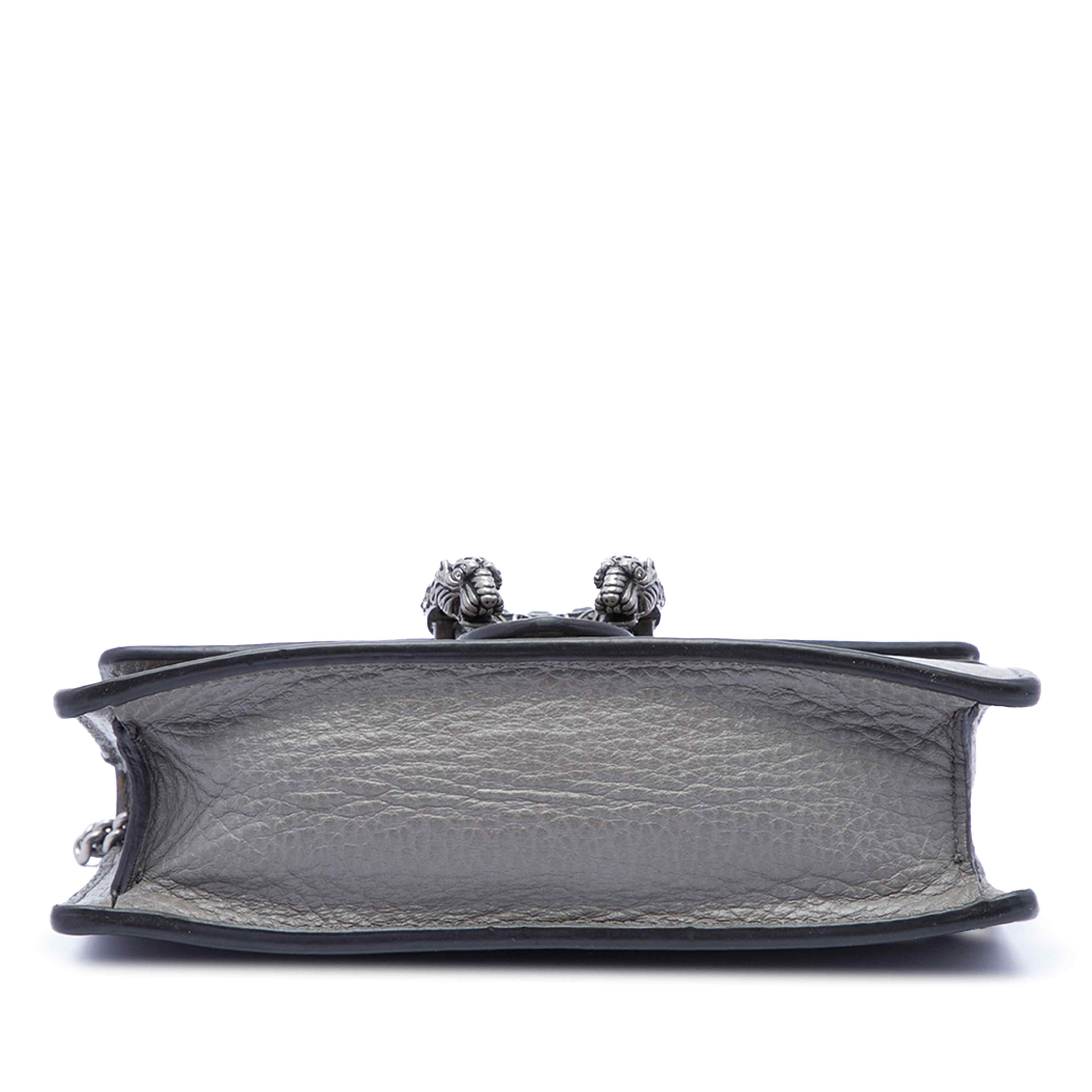 Gucci Mini Calfskin Dionysus Crossbody, från Luxclusif, i färgen grå. Klicka för att öppna bilden i stort format