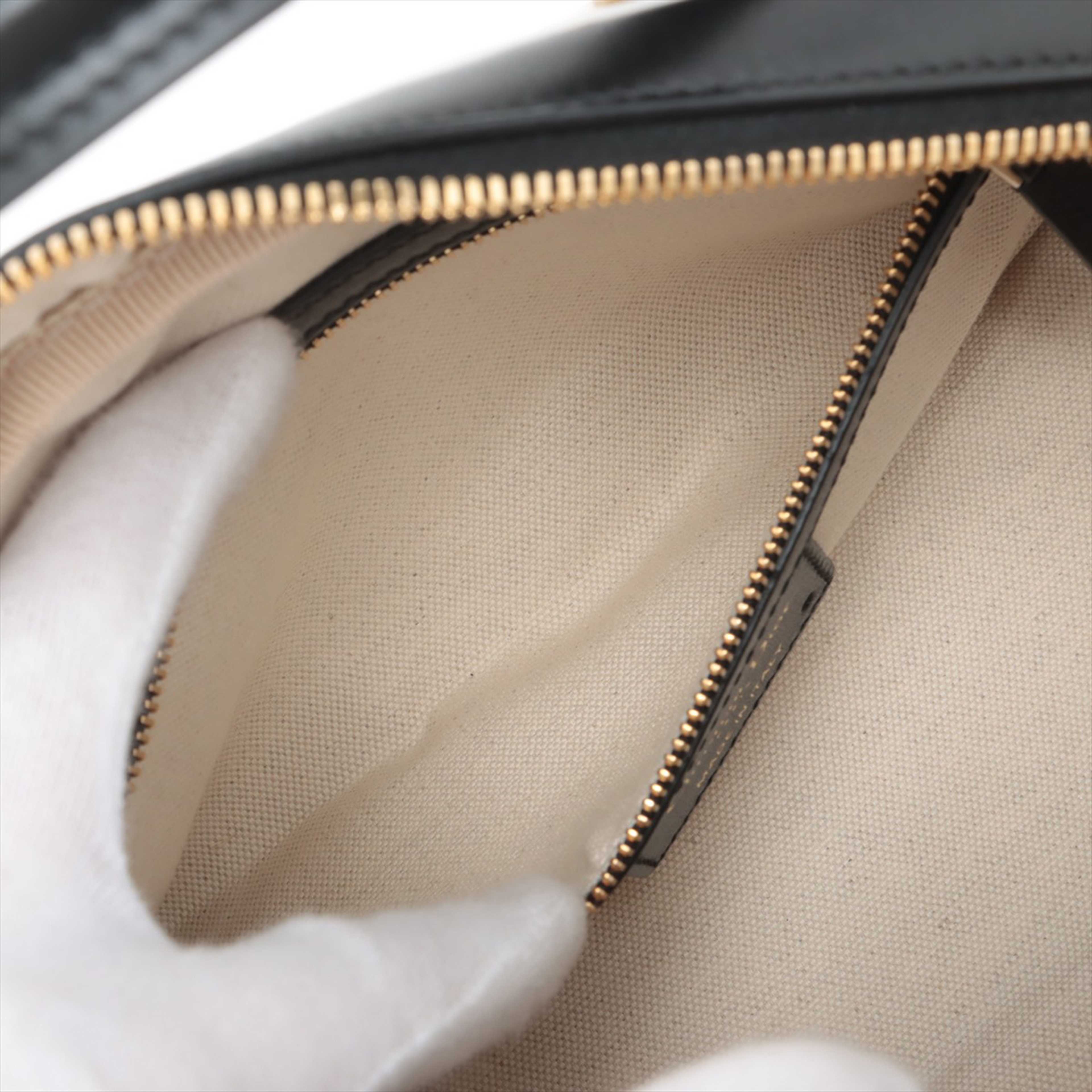 Dior Small Leather Tiger Dior Vibe Zip Bowling Bag, från Luxclusif, i färgen white. Klicka för att öppna bilden i stort format