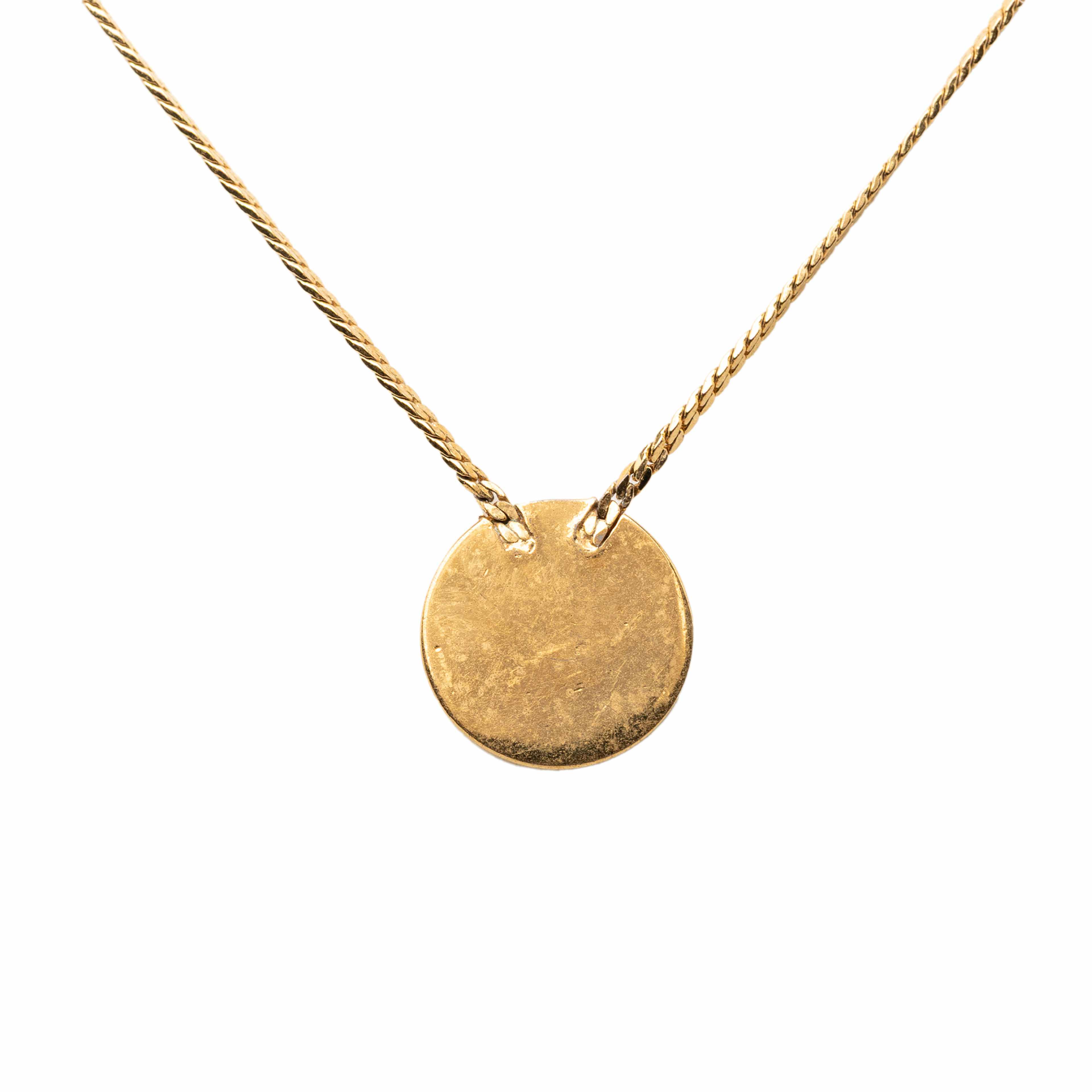 Dior Gold Plated Enamel Logo Round Pendant Necklace, från Luxclusif, i färgen svart. Klicka för att öppna bilden i stort format