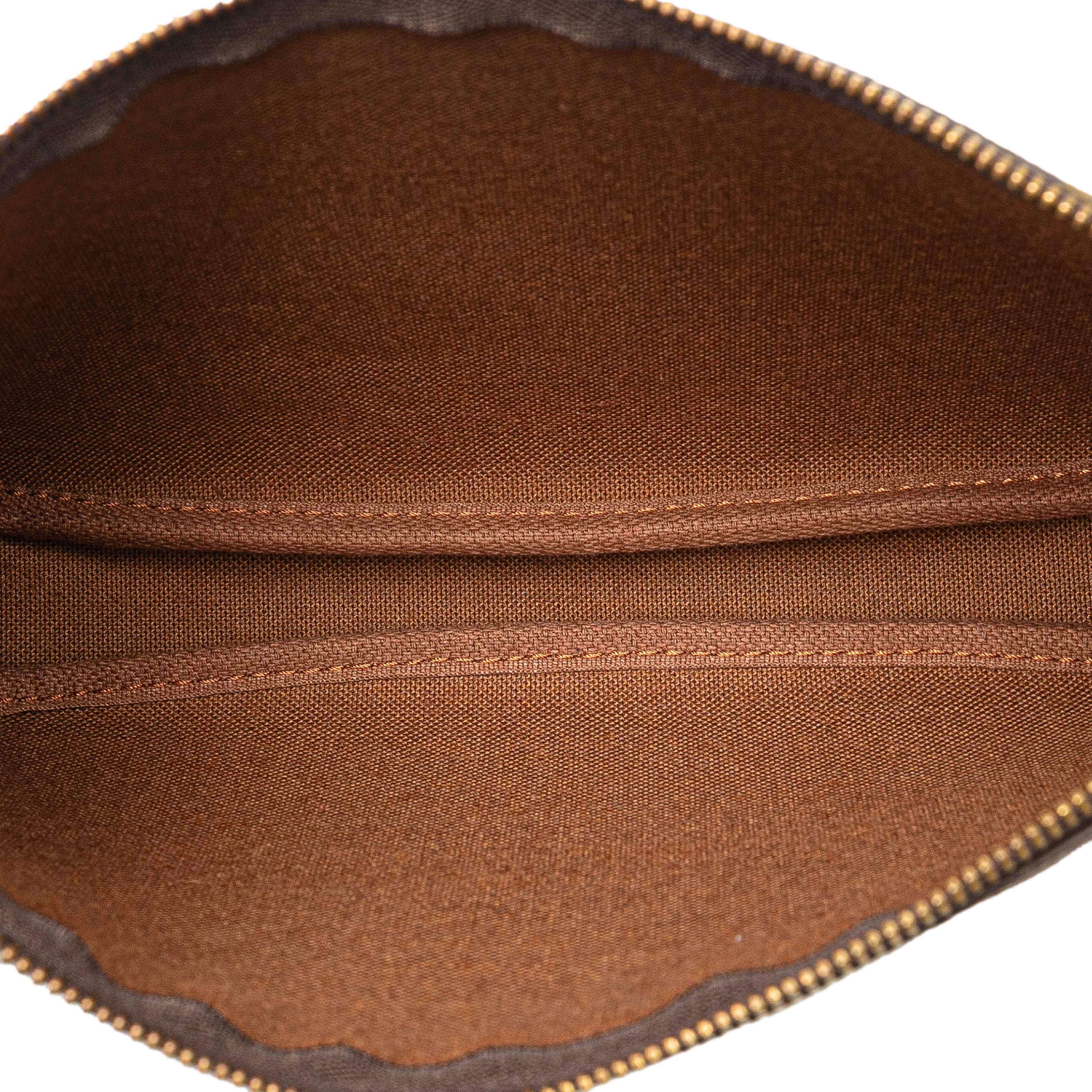 Louis Vuitton Monogram Pochette Accessoires, från Luxclusif, i färgen brown. Klicka för att öppna bilden i stort format