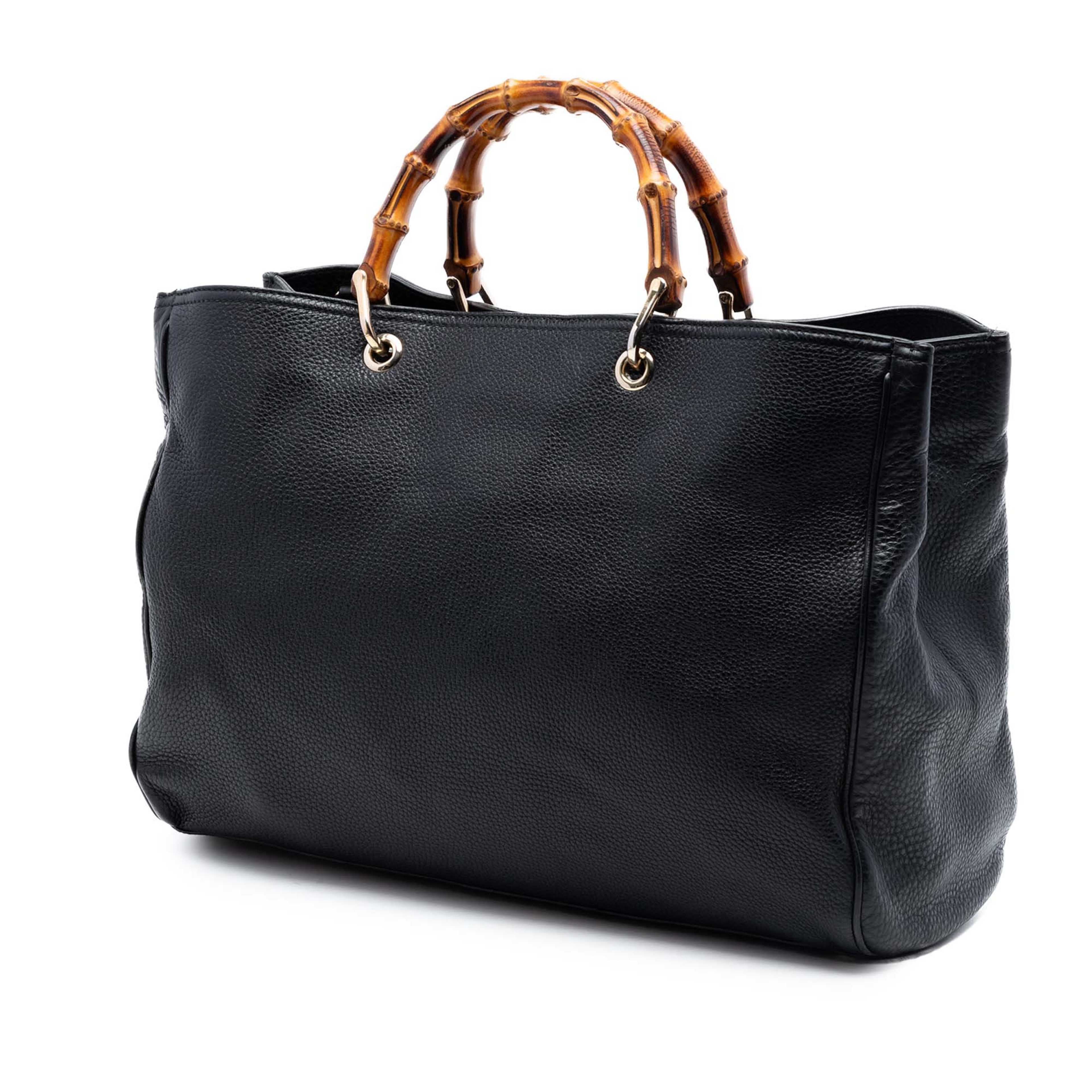 Gucci Large Calfskin Bamboo Shopper Satchel, från Luxclusif, i färgen black. Klicka för att öppna bilden i stort format