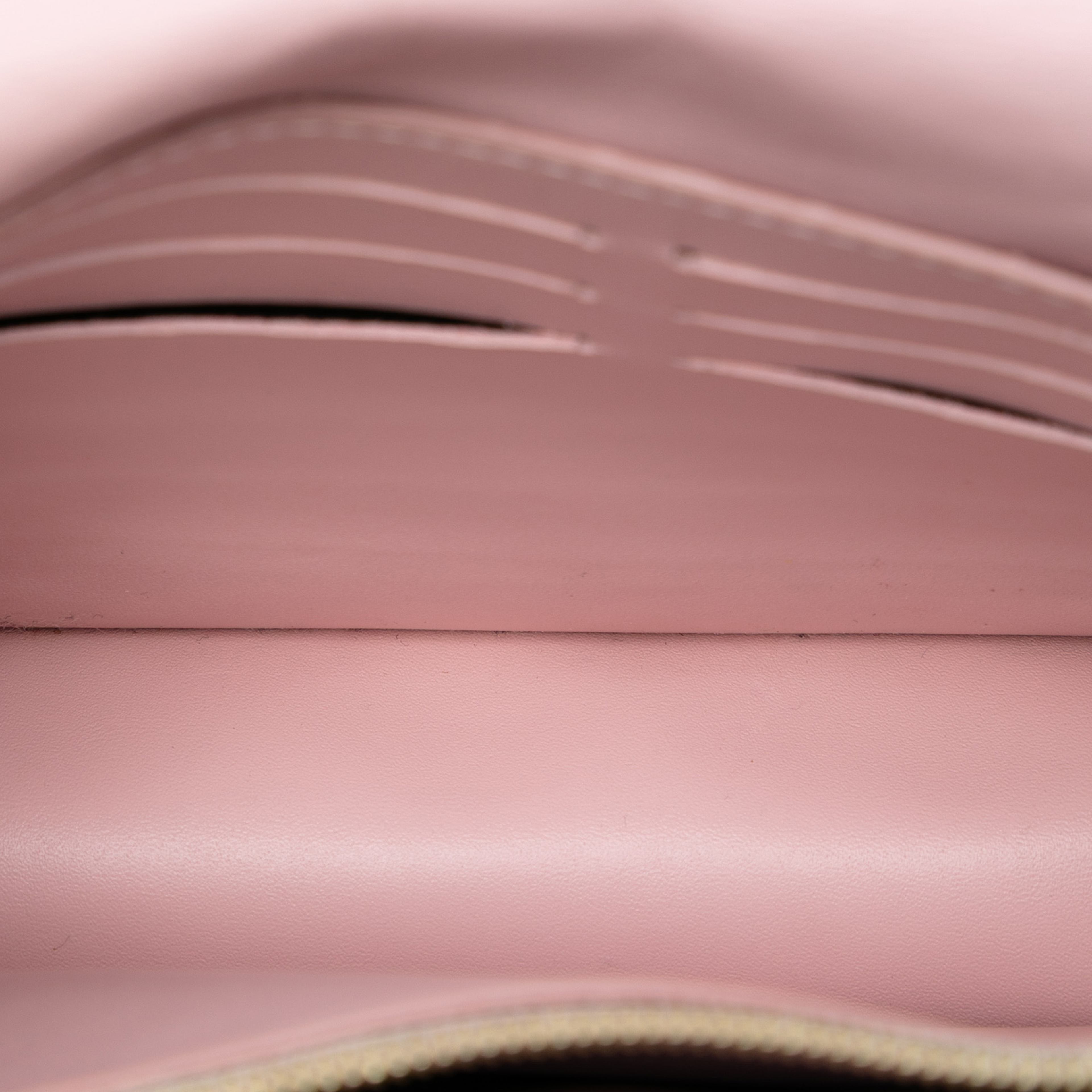 Louis Vuitton Monogram Flore Wallet On Chain, från Luxclusif, i färgen brown. Klicka för att öppna bilden i stort format