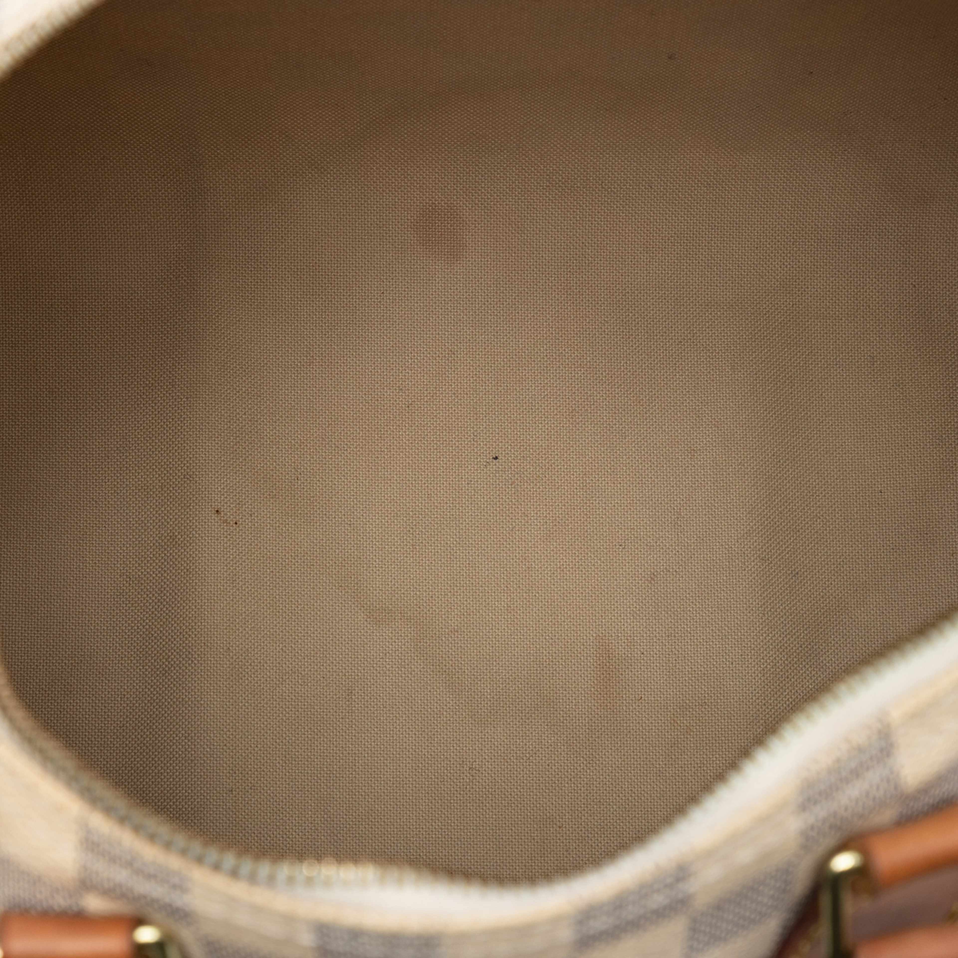 Louis Vuitton Damier Azur Speedy 30, från Luxclusif, i färgen white. Klicka för att öppna bilden i stort format