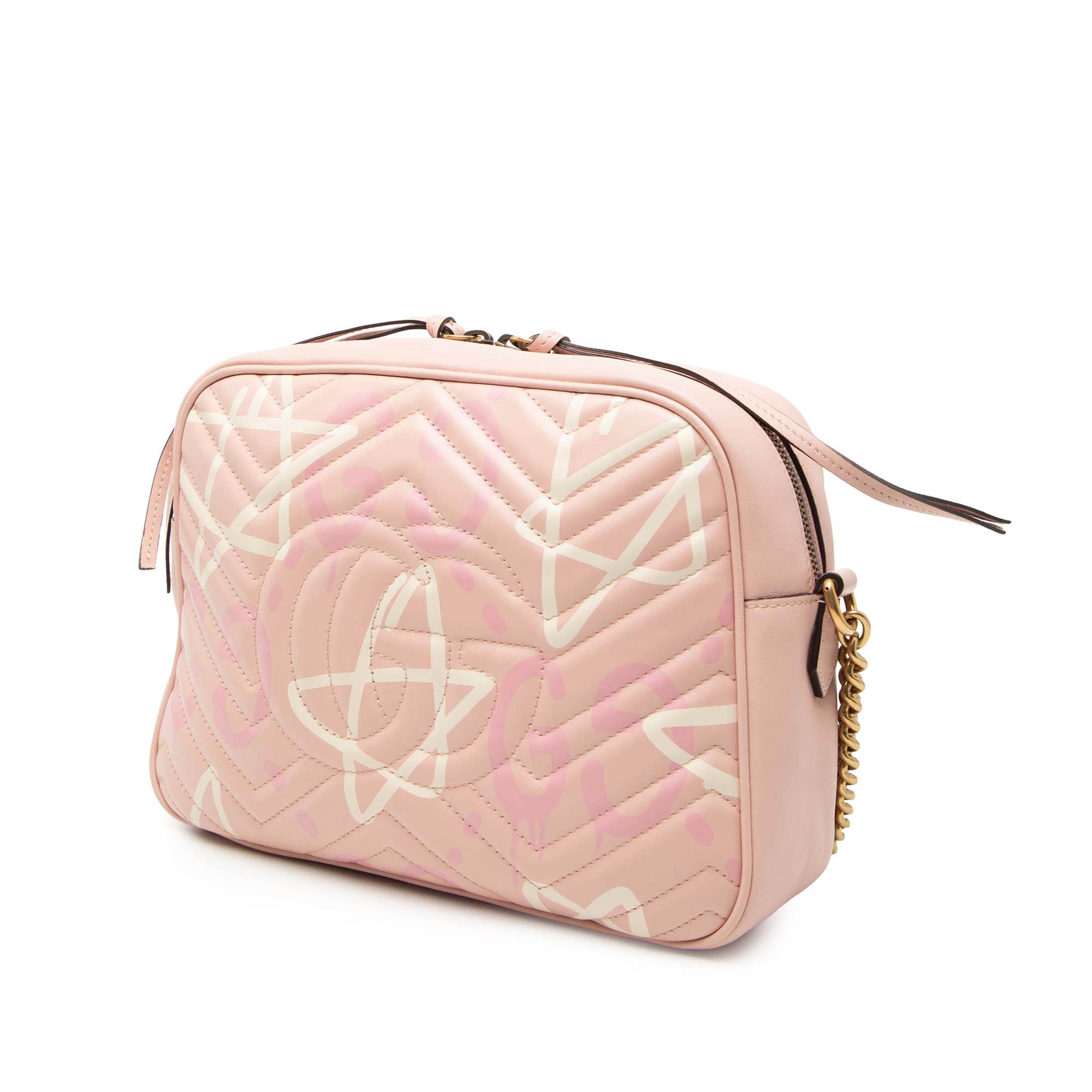 Gucci Gg Marmont Matelasse Leather Gucci Ghost Crossbody, från Luxclusif, i färgen pink. Klicka för att öppna bilden i stort format