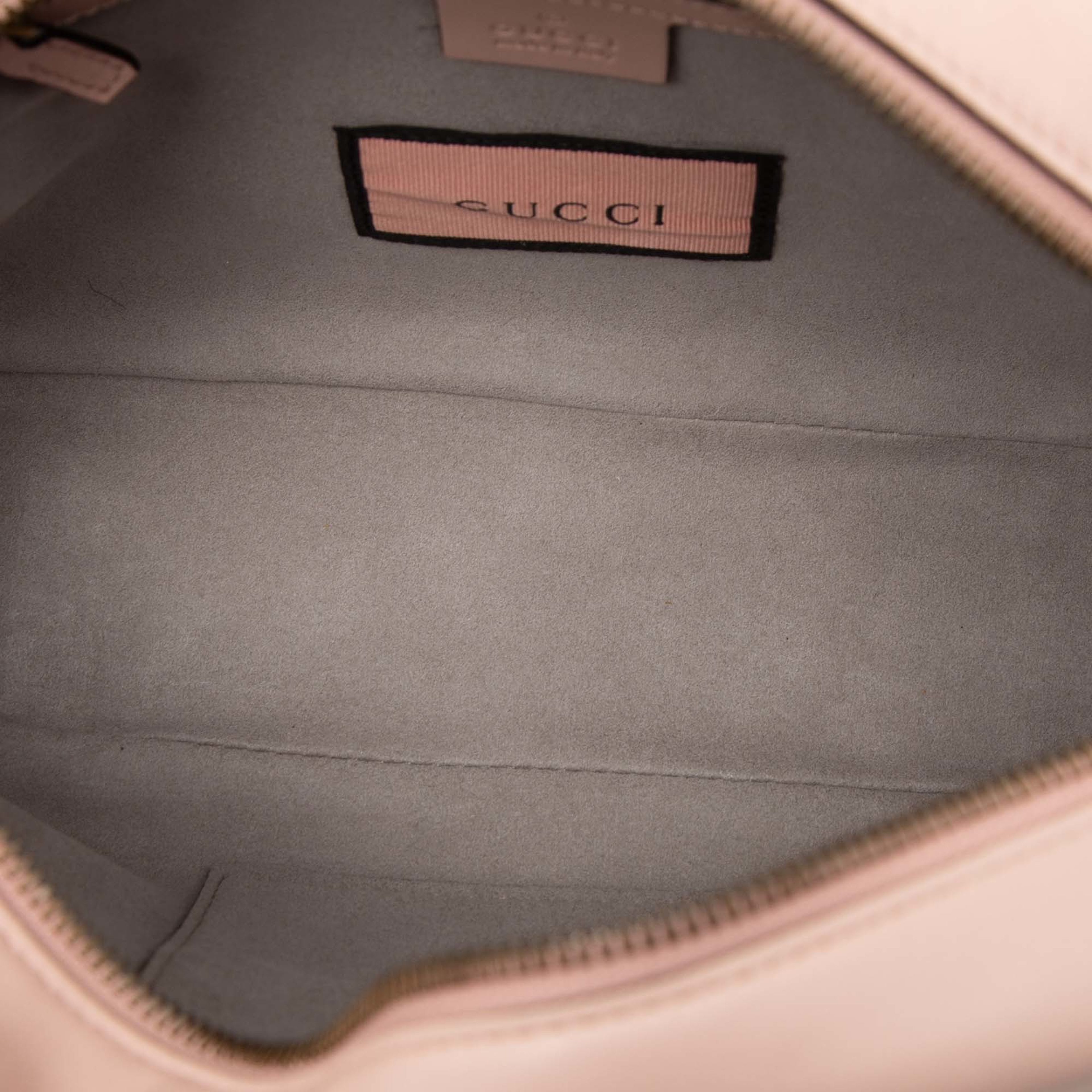 Gucci Gg Marmont Matelasse Leather Gucci Ghost Crossbody, från Luxclusif, i färgen pink. Klicka för att öppna bilden i stort format