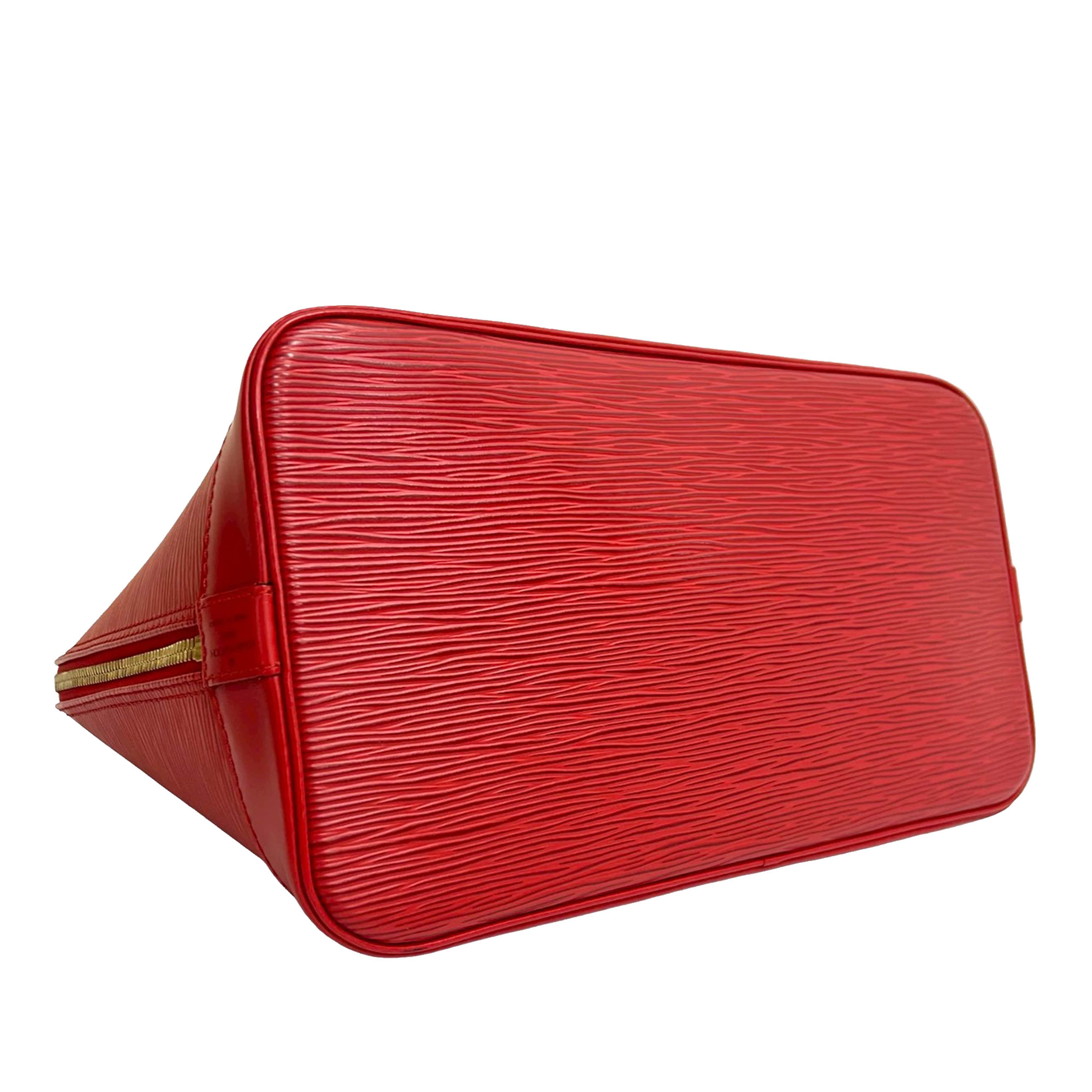 Louis Vuitton Epi Alma Pm, från Luxclusif, i färgen red. Klicka för att öppna bilden i stort format