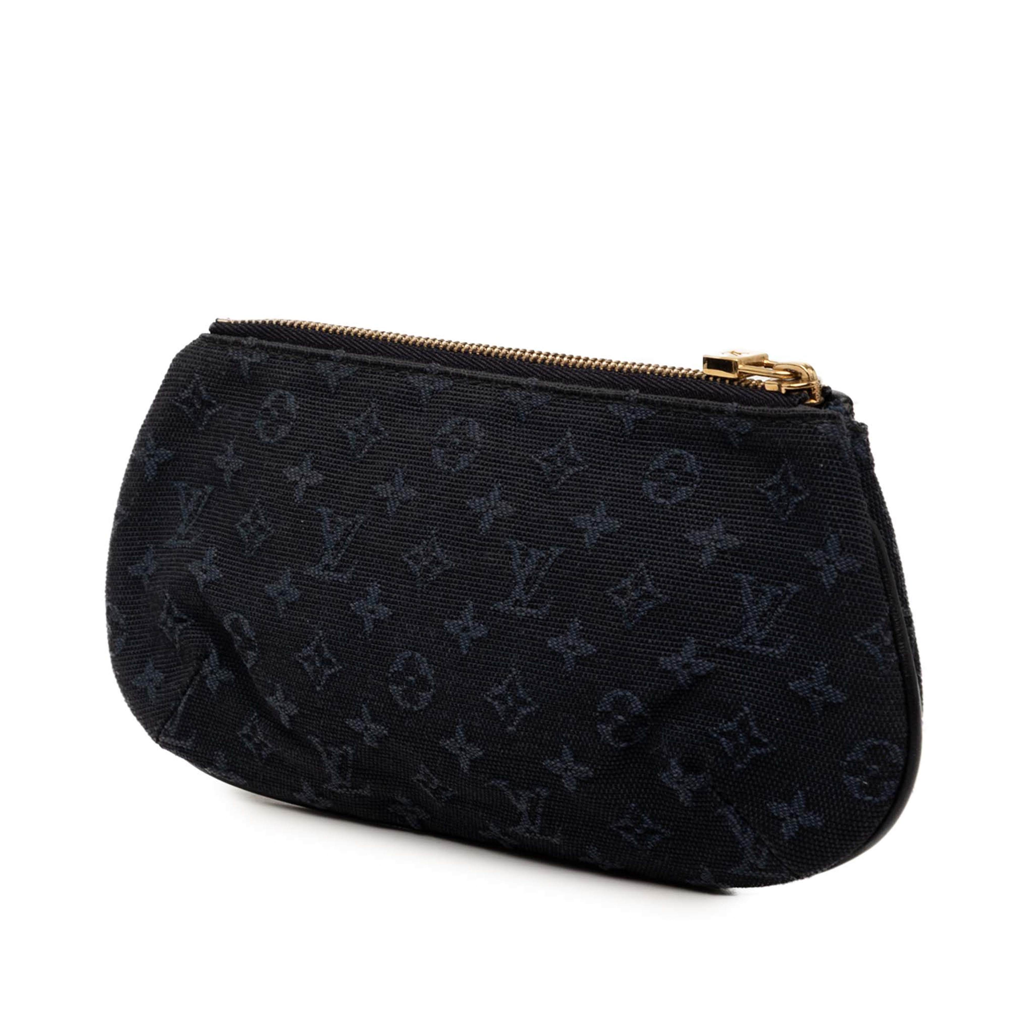 Louis Vuitton Epi Figari Pm, från Luxclusif, i färgen blå. Klicka för att öppna bilden i stort format