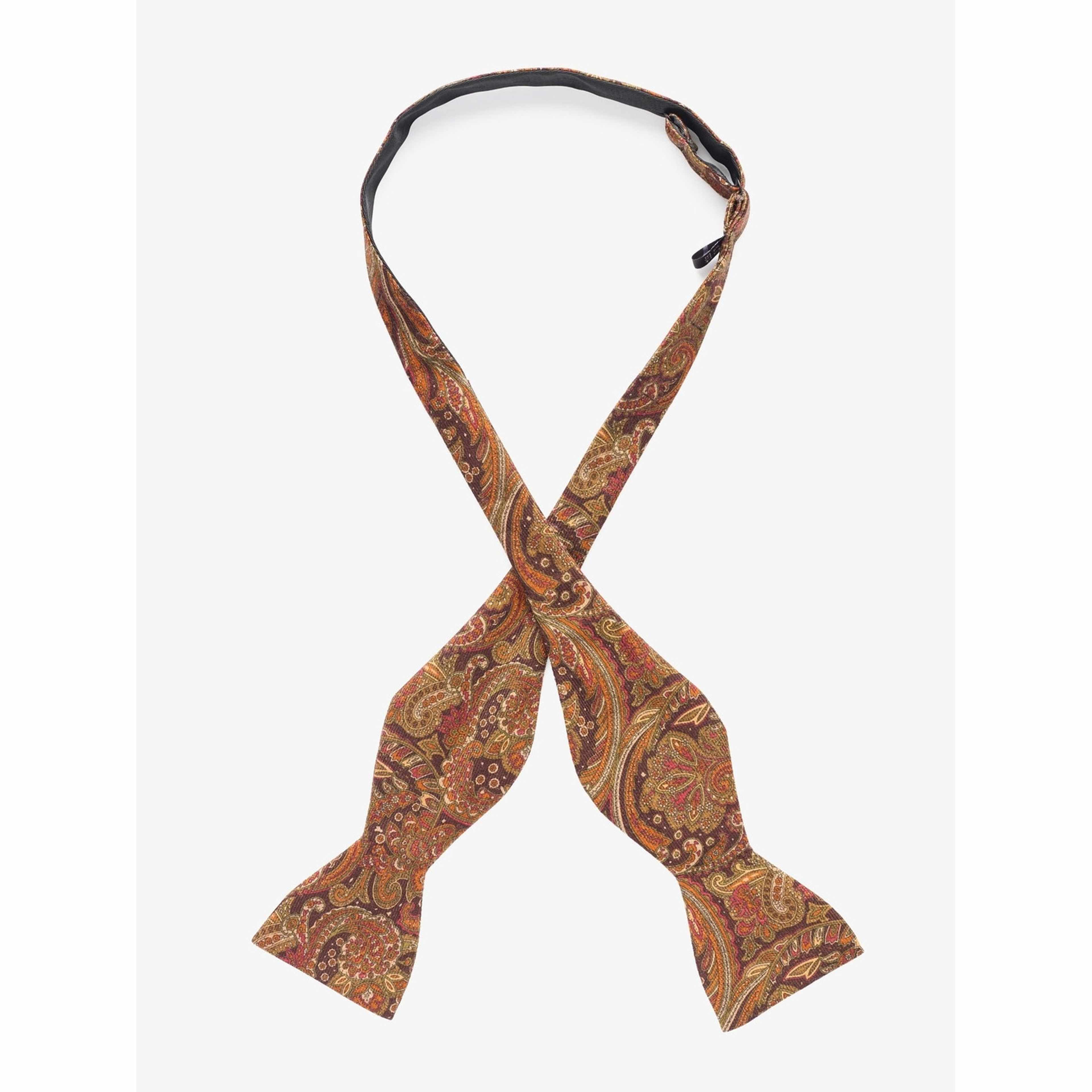 Bow Tie Wool Paisley, från John Henric, i färgen multicolored. Klicka för att öppna bilden i stort format