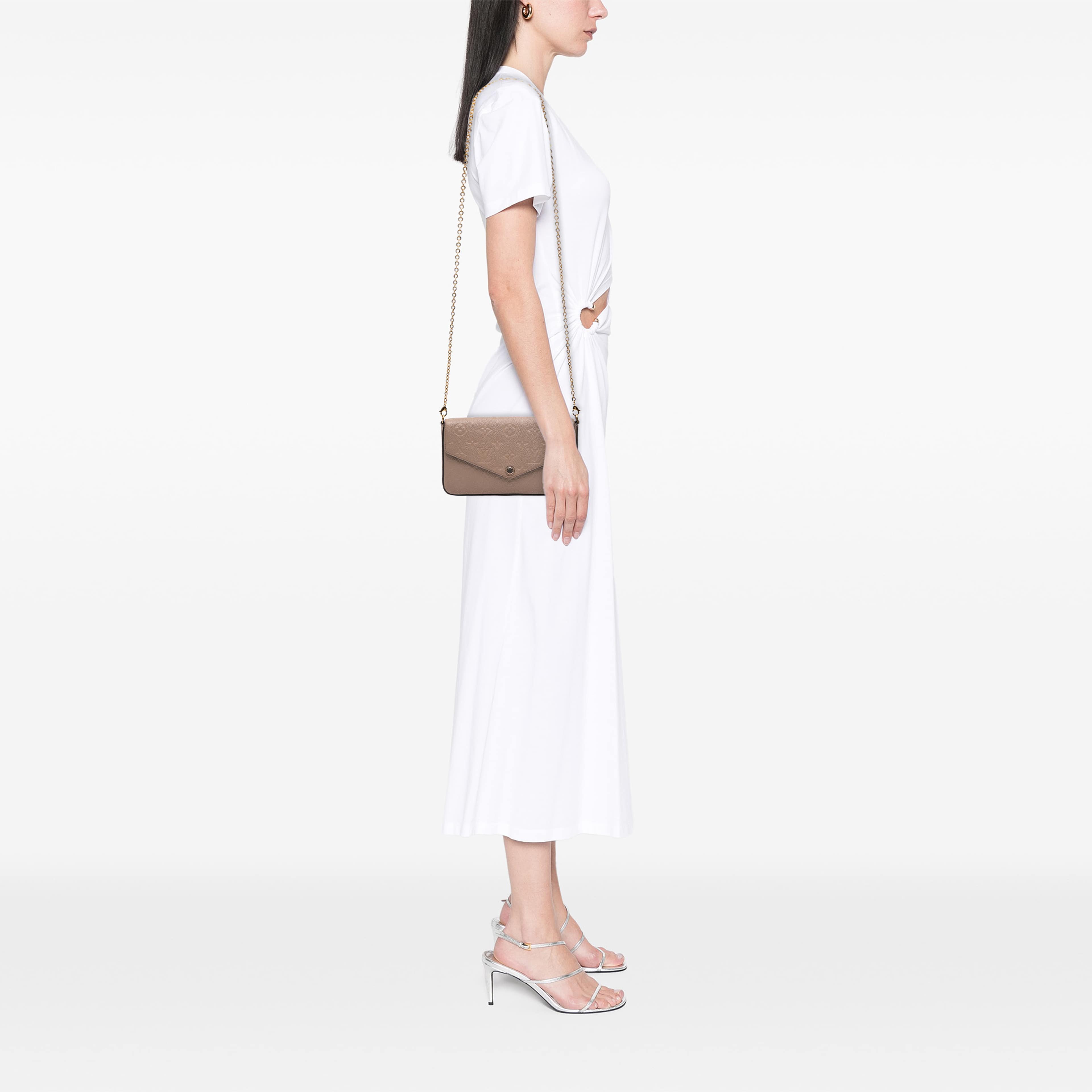 Louis Vuitton Monogram Empreinte Pochette Felicie, från Luxclusif, i färgen beige. Klicka för att öppna bilden i stort format