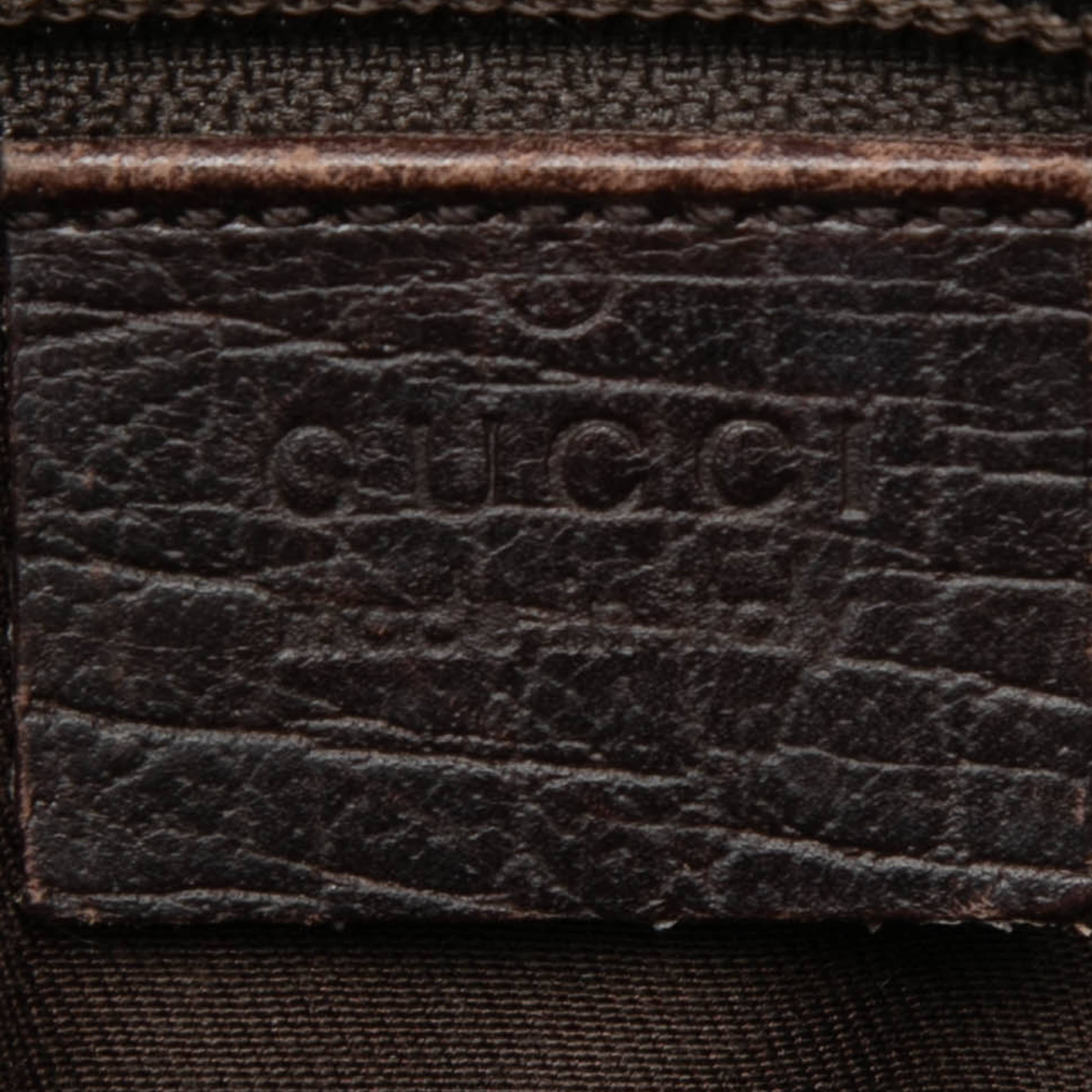 Gucci Gg Supreme Handbag, från Luxclusif, i färgen beige. Klicka för att öppna bilden i stort format