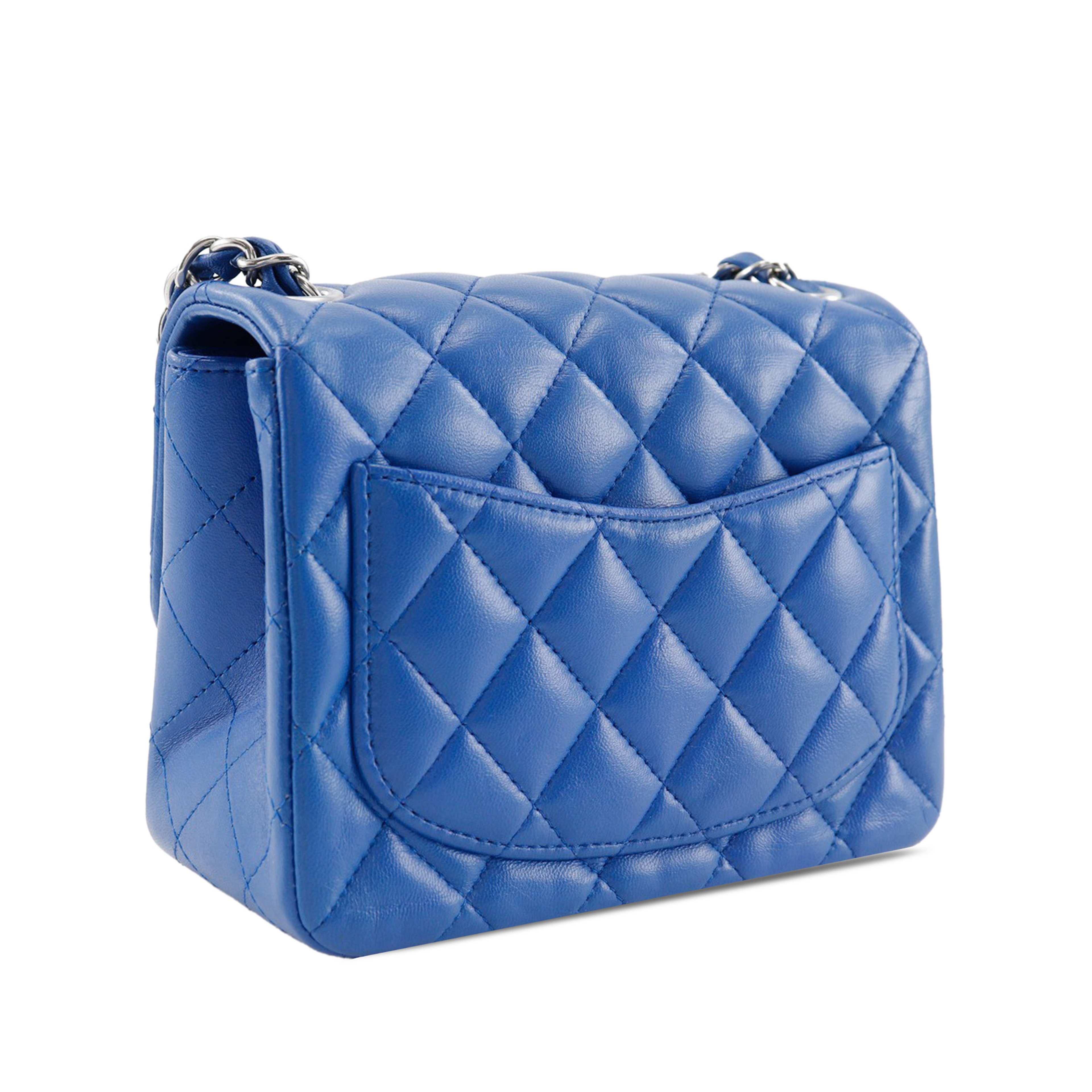 Chanel Mini Square Classic Lambskin Single Flap, från Luxclusif, i färgen blue. Klicka för att öppna bilden i stort format
