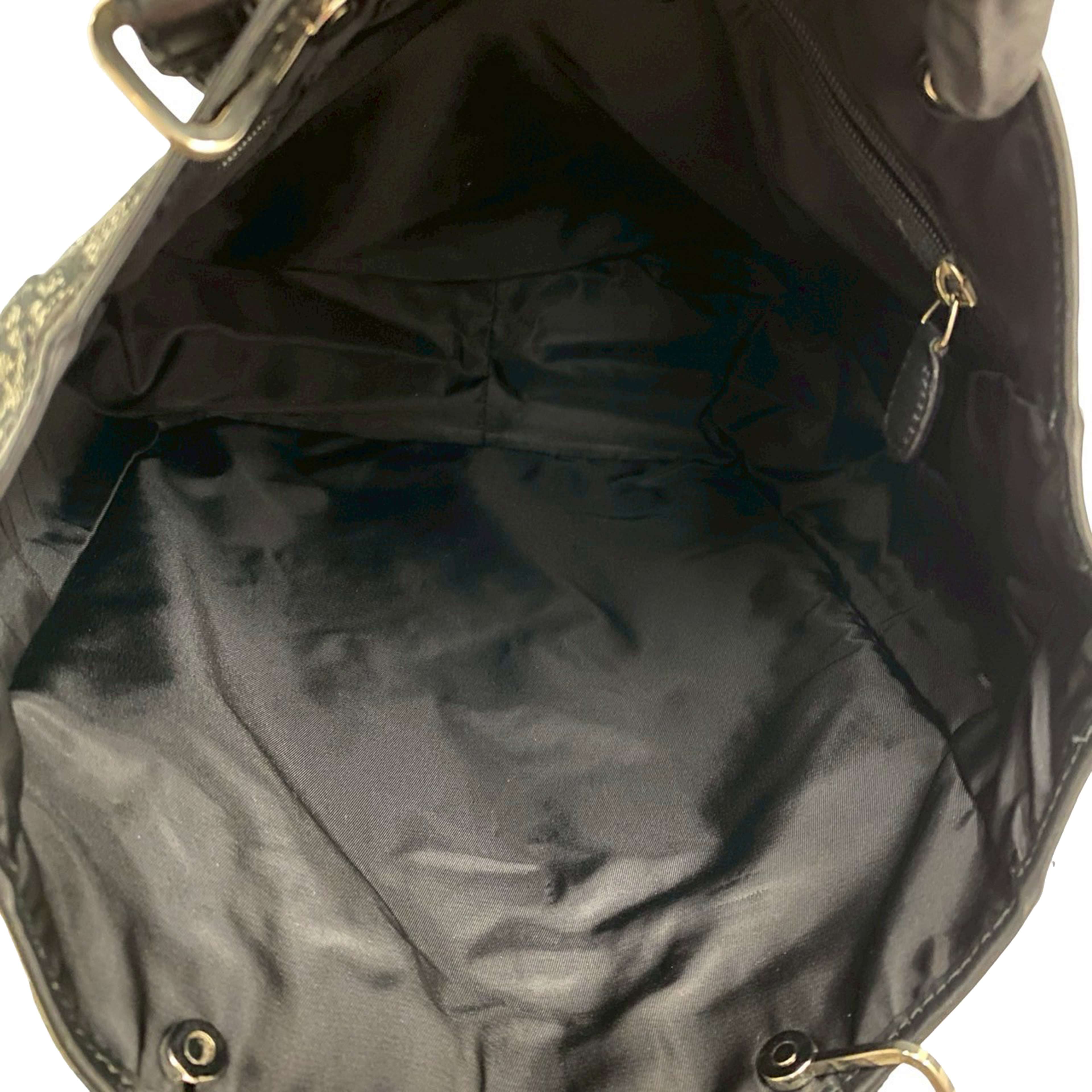 Dior Diorissimo Trotter Canvas Tote, från Luxclusif, i färgen black. Klicka för att öppna bilden i stort format