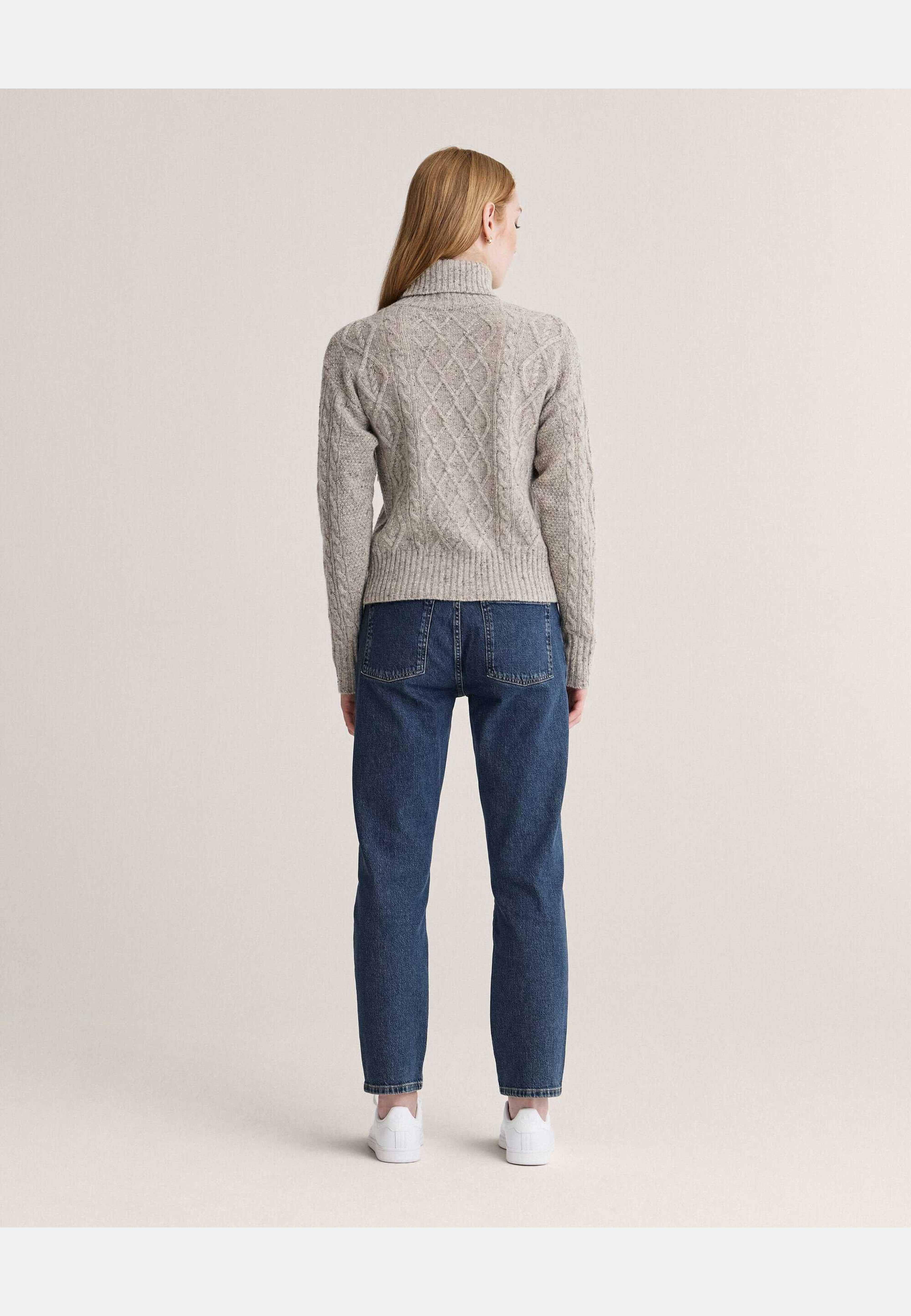 Simone Tweed Turtleneck Sweater, från Newhouse, i färgen beige. Klicka för att öppna bilden i stort format