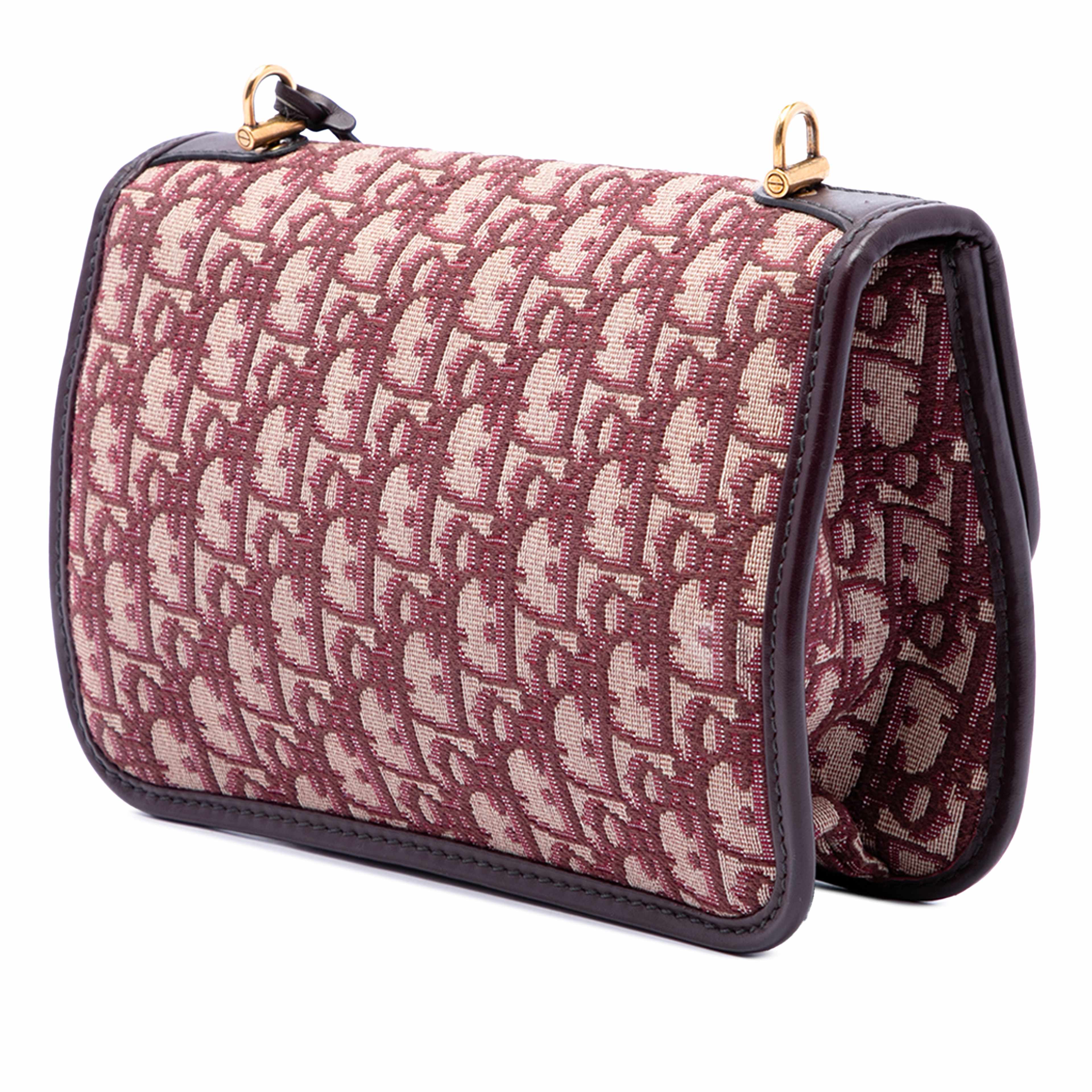 Dior Oblique Canvas Dioraddict Flap, från Luxclusif, i färgen röd. Klicka för att öppna bilden i stort format