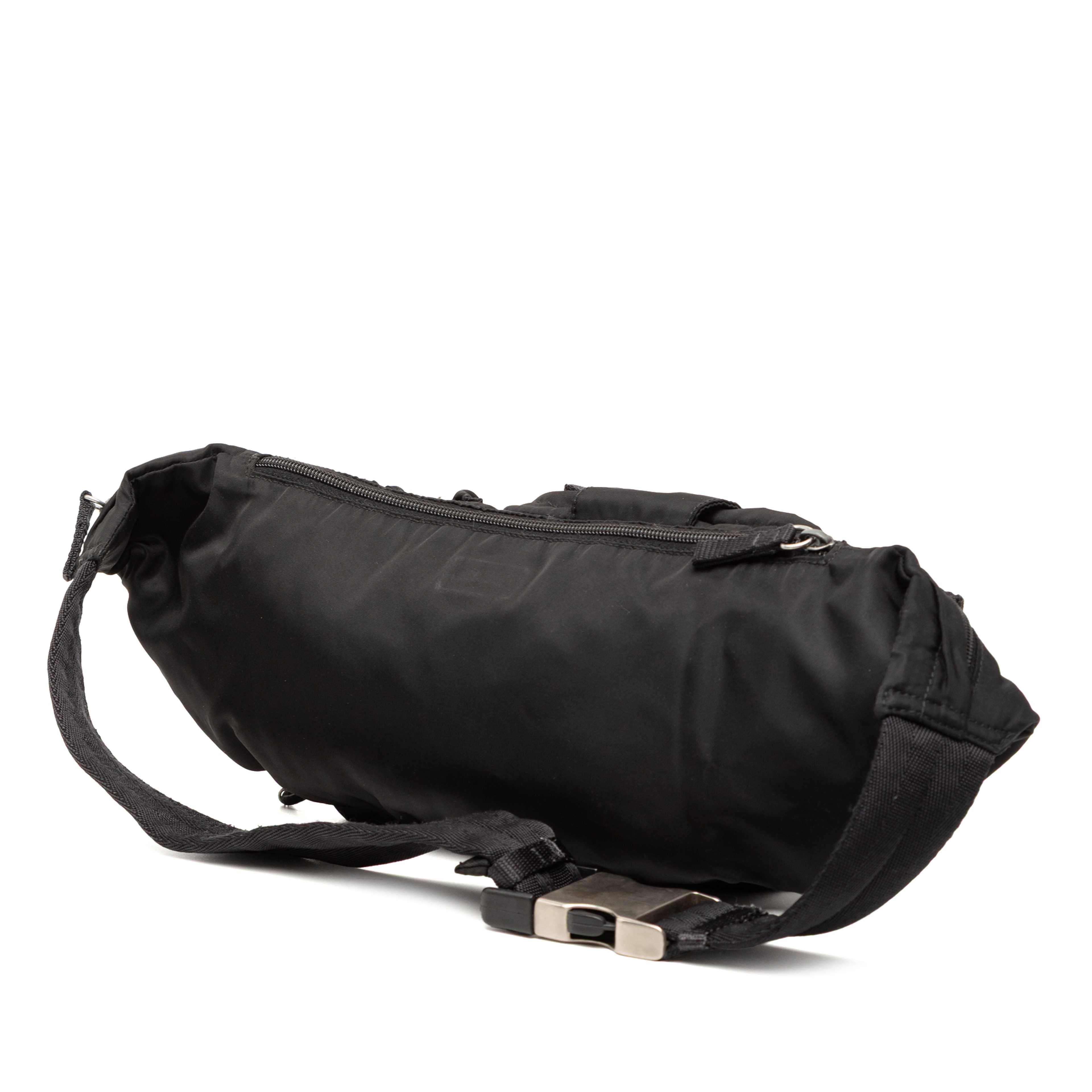 Prada Tessuto Multi Pocket Belt Bag, från Luxclusif, i färgen black. Klicka för att öppna bilden i stort format