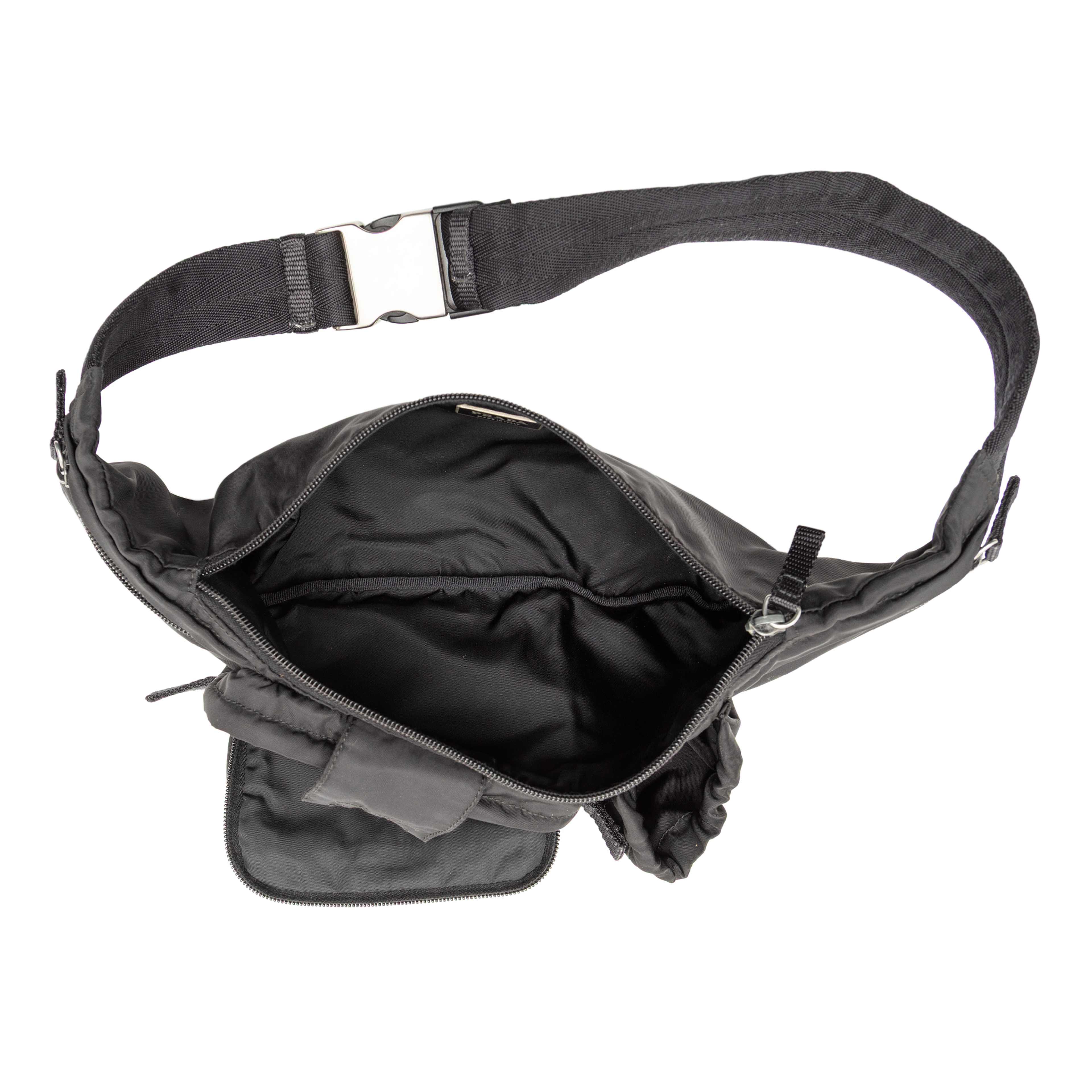 Prada Tessuto Multi Pocket Belt Bag, från Luxclusif, i färgen black. Klicka för att öppna bilden i stort format