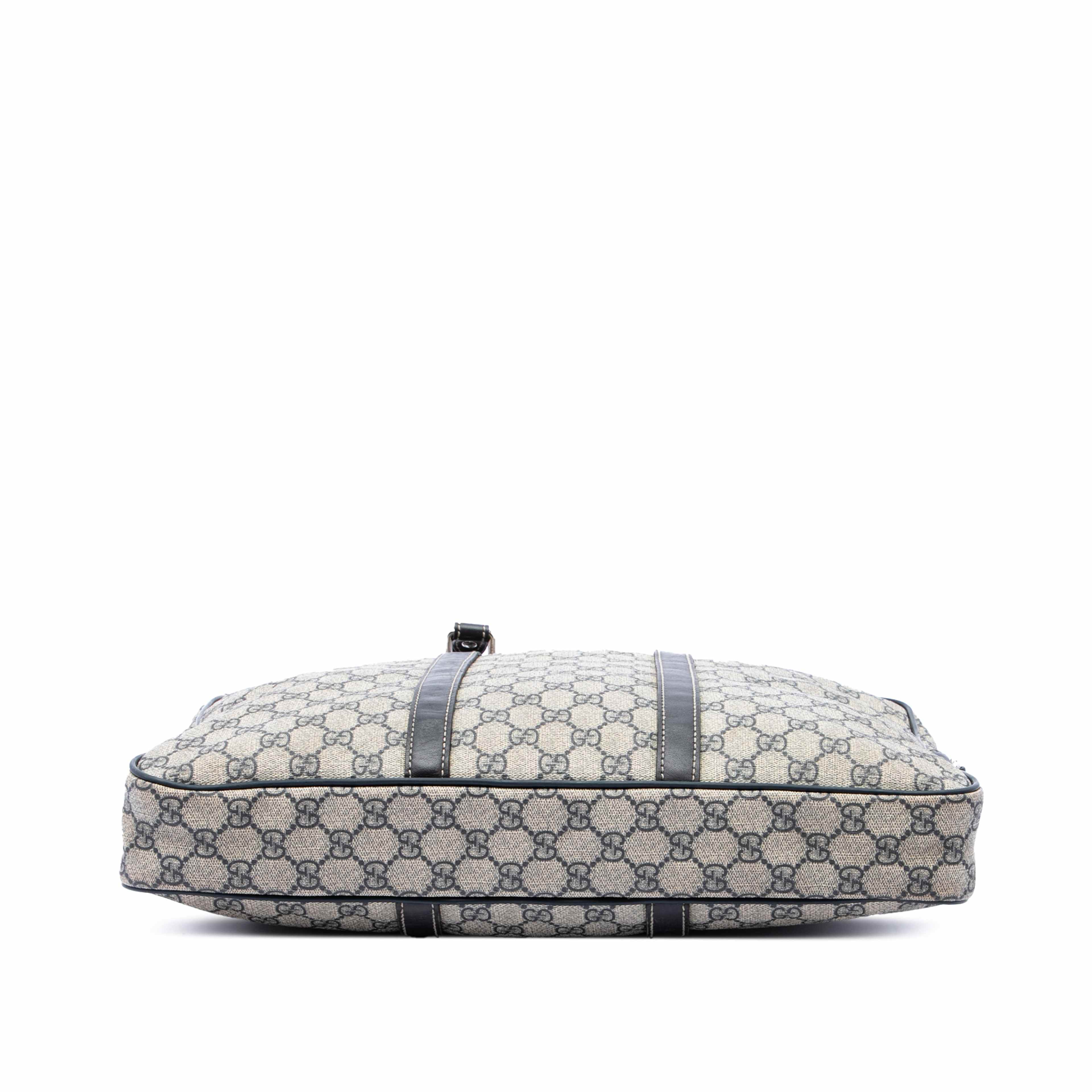 Gucci Gg Supreme Business Bag, från Luxclusif, i färgen beige. Klicka för att öppna bilden i stort format