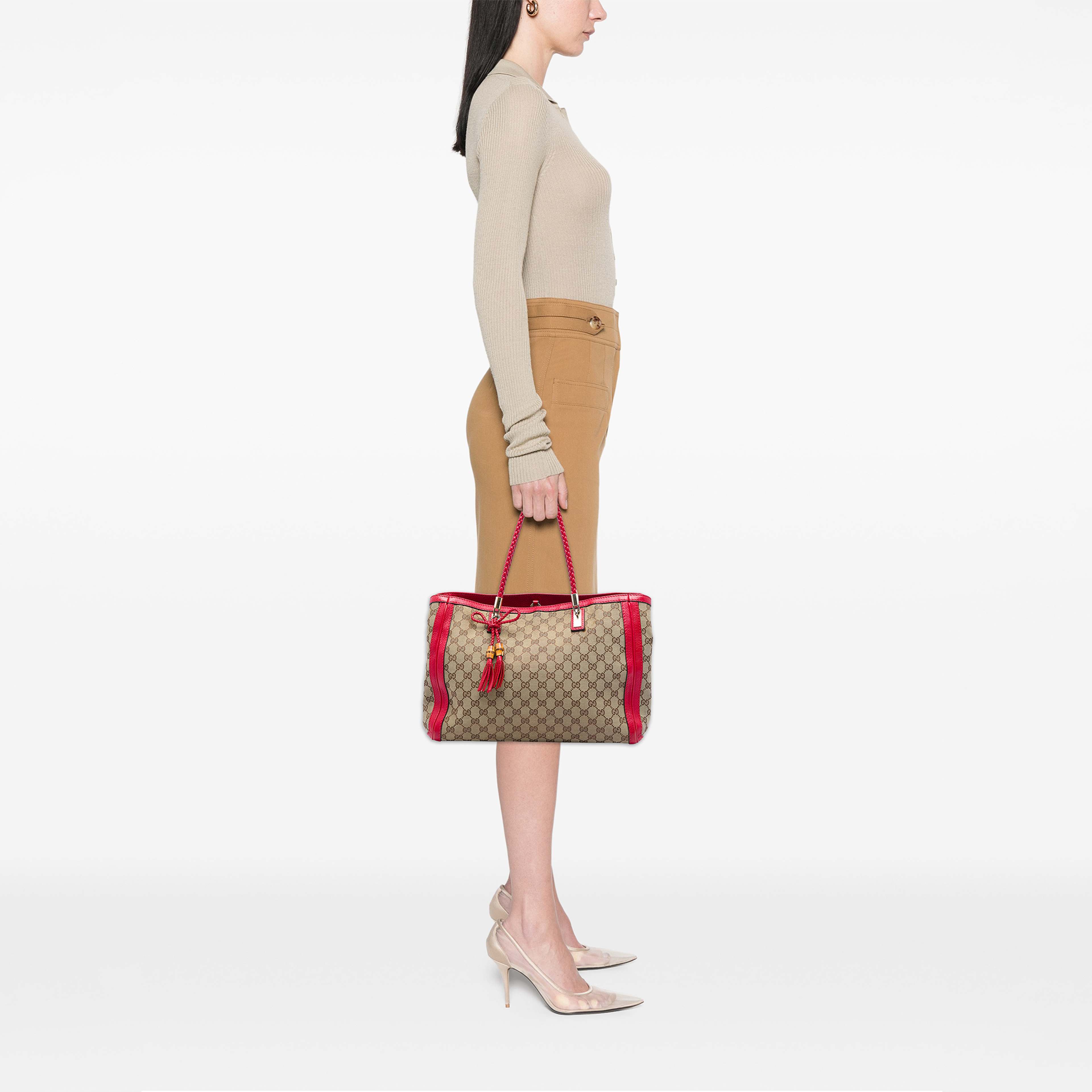 Gucci Gg Canvas Bella Tote, från Luxclusif, i färgen röd. Klicka för att öppna bilden i stort format