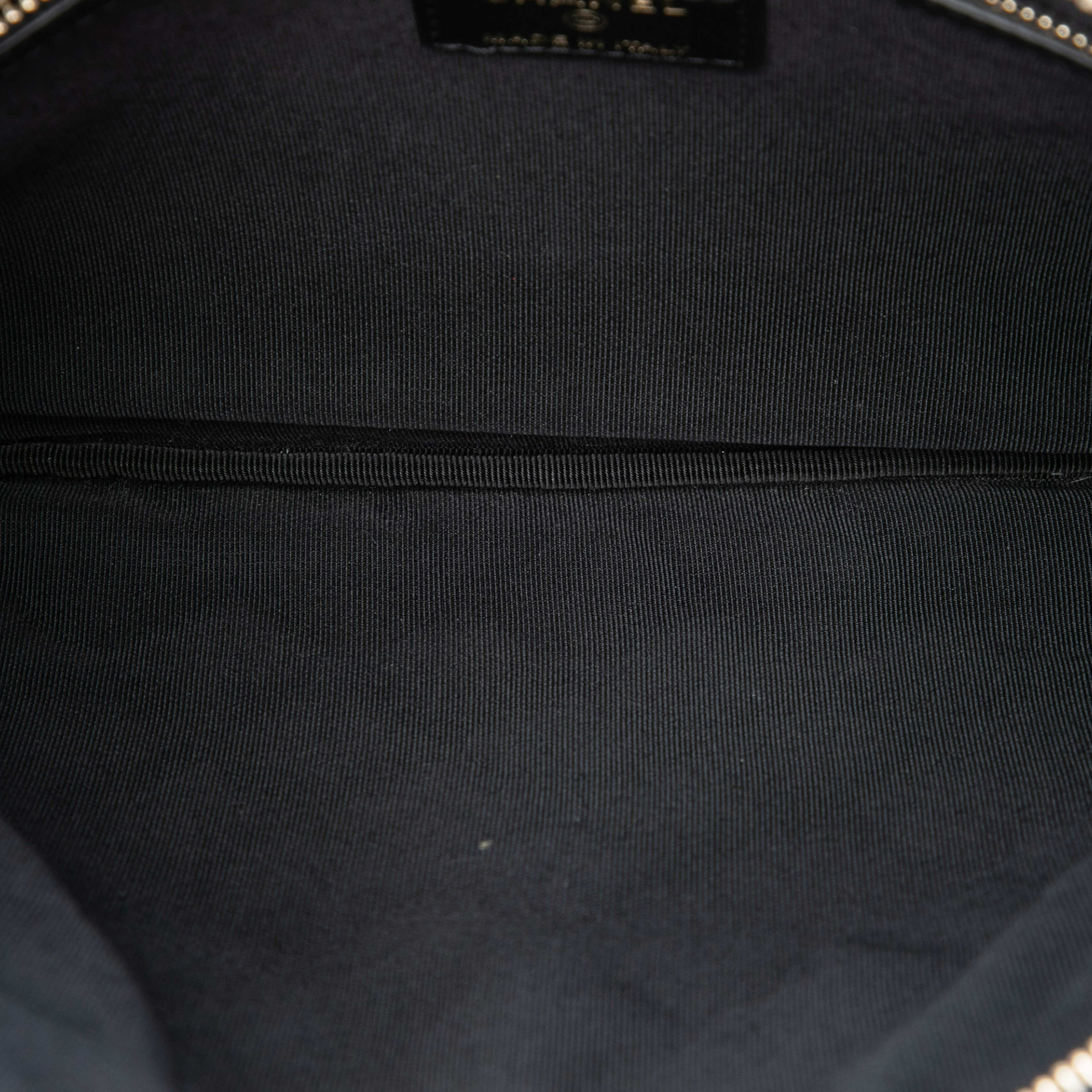Chanel Medium Quilted Caviar Boy O Case Clutch, från Luxclusif, i färgen svart. Klicka för att öppna bilden i stort format