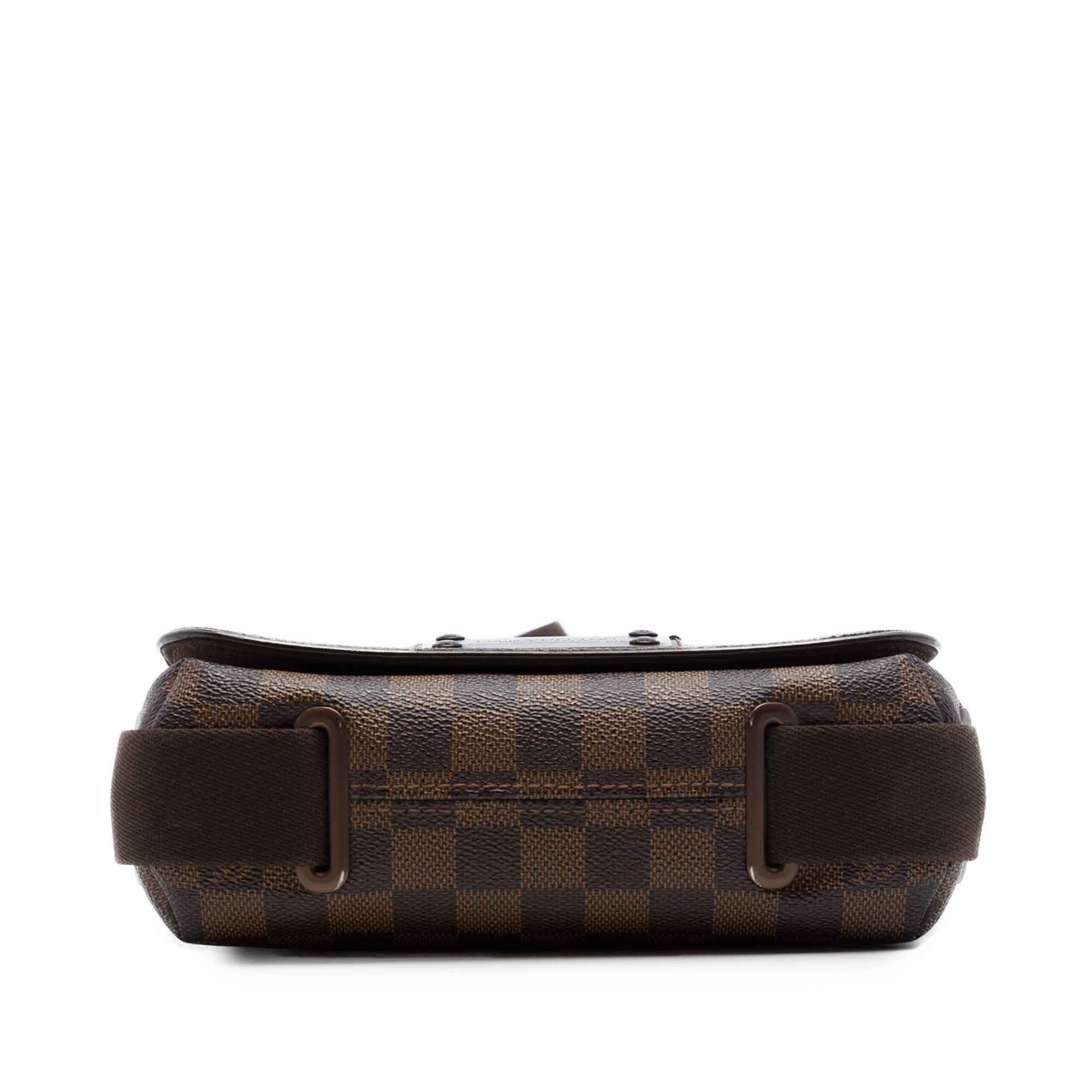 Louis Vuitton Damier Ebene Brooklyn Pm, från Luxclusif, i färgen brown. Klicka för att öppna bilden i stort format