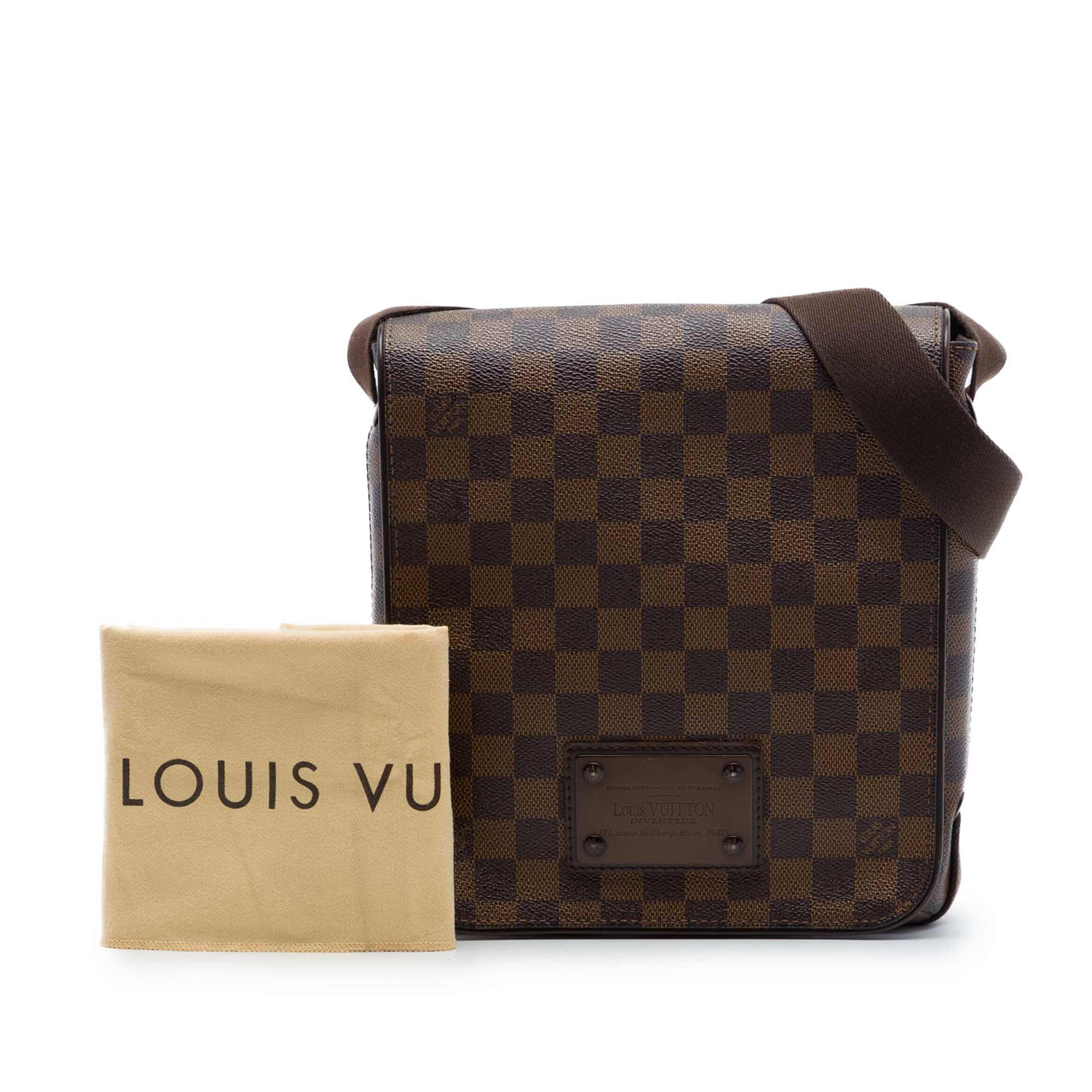 Louis Vuitton Damier Ebene Brooklyn Pm, från Luxclusif, i färgen brun. Klicka för att öppna bilden i stort format