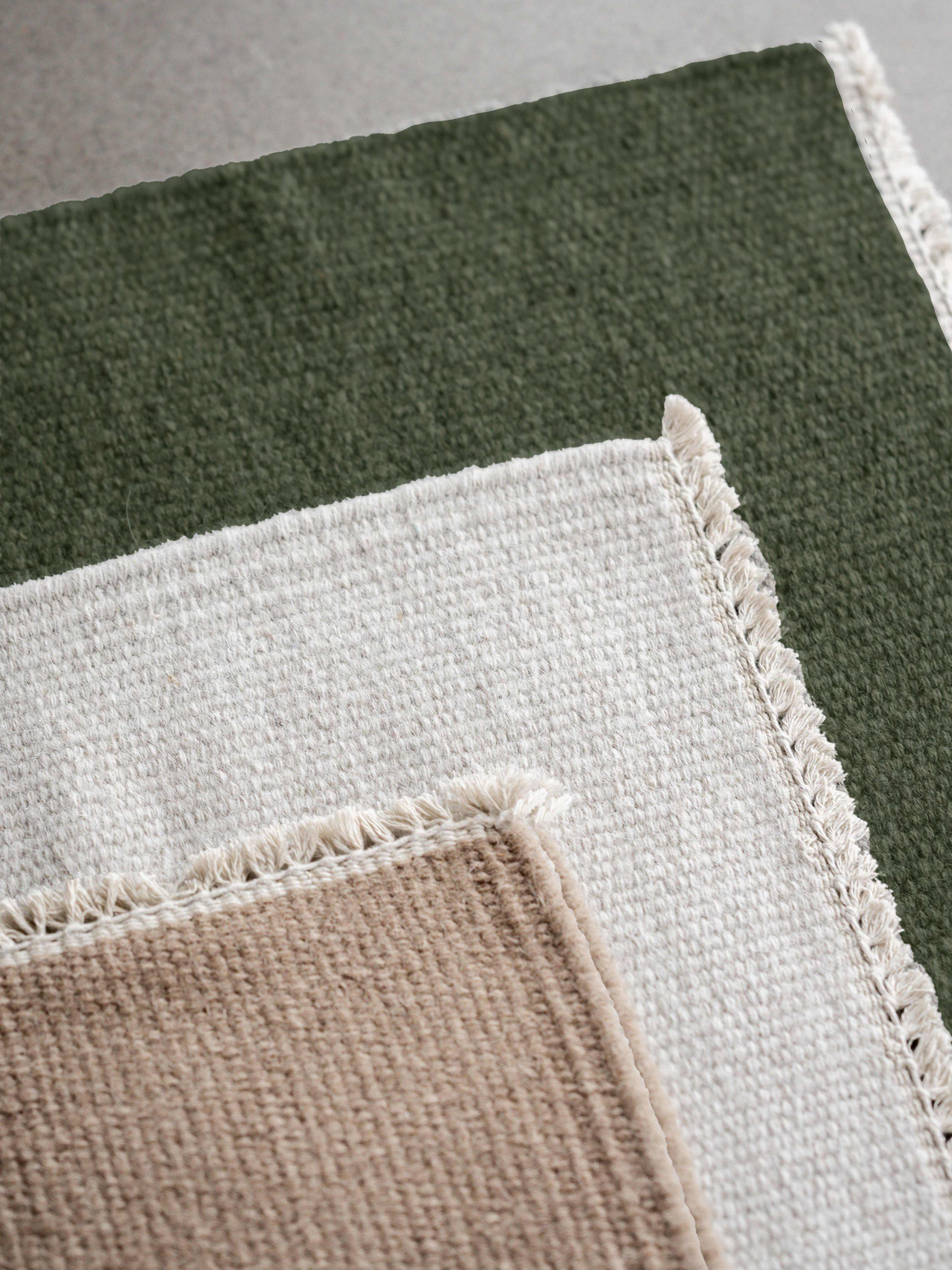 John Ullmatta - 200x300 cm, från Svanefors, i färgen mossa. Klicka för att öppna bilden i stort format