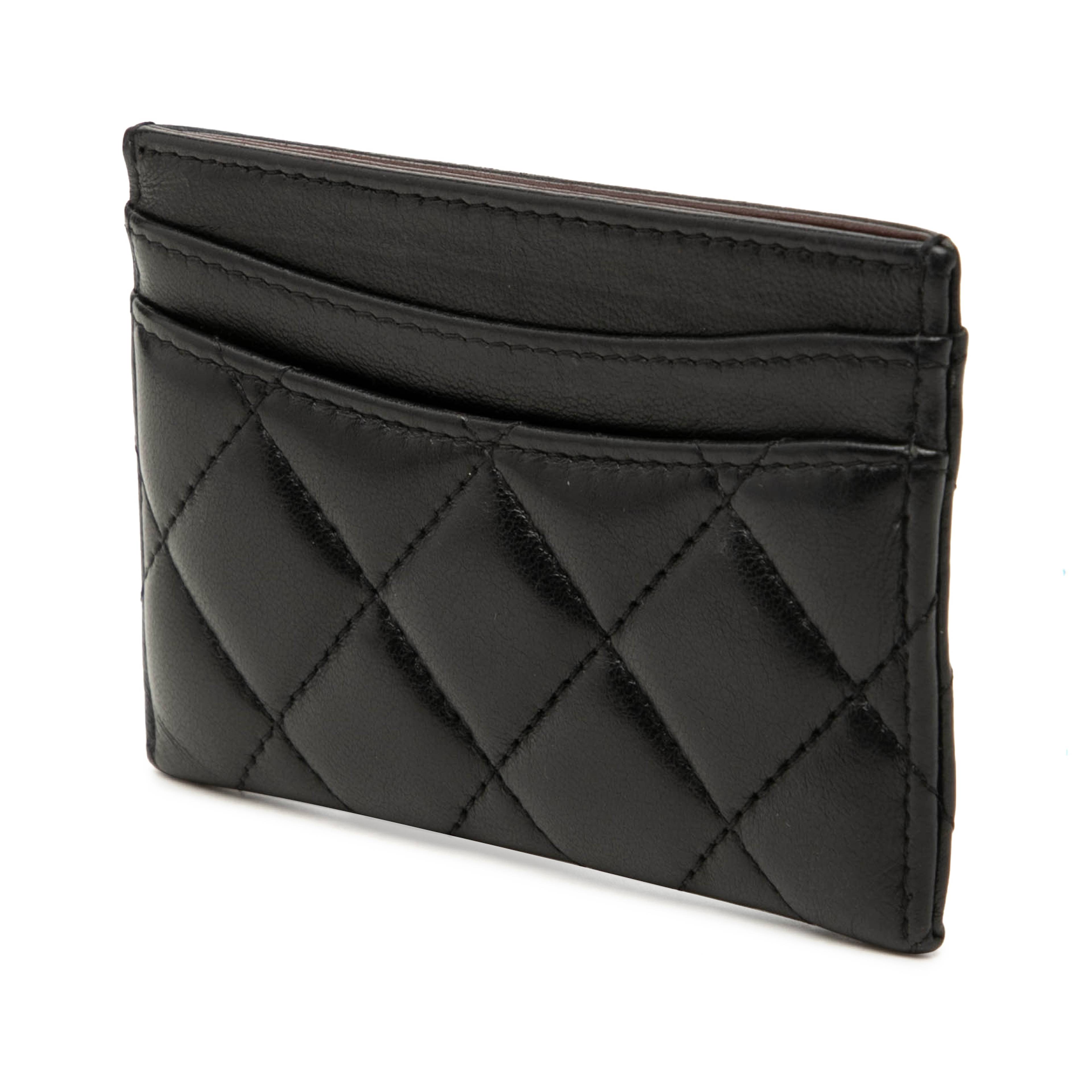 Chanel Cc Quilted Lambskin Card Holder, från Luxclusif, i färgen svart. Klicka för att öppna bilden i stort format