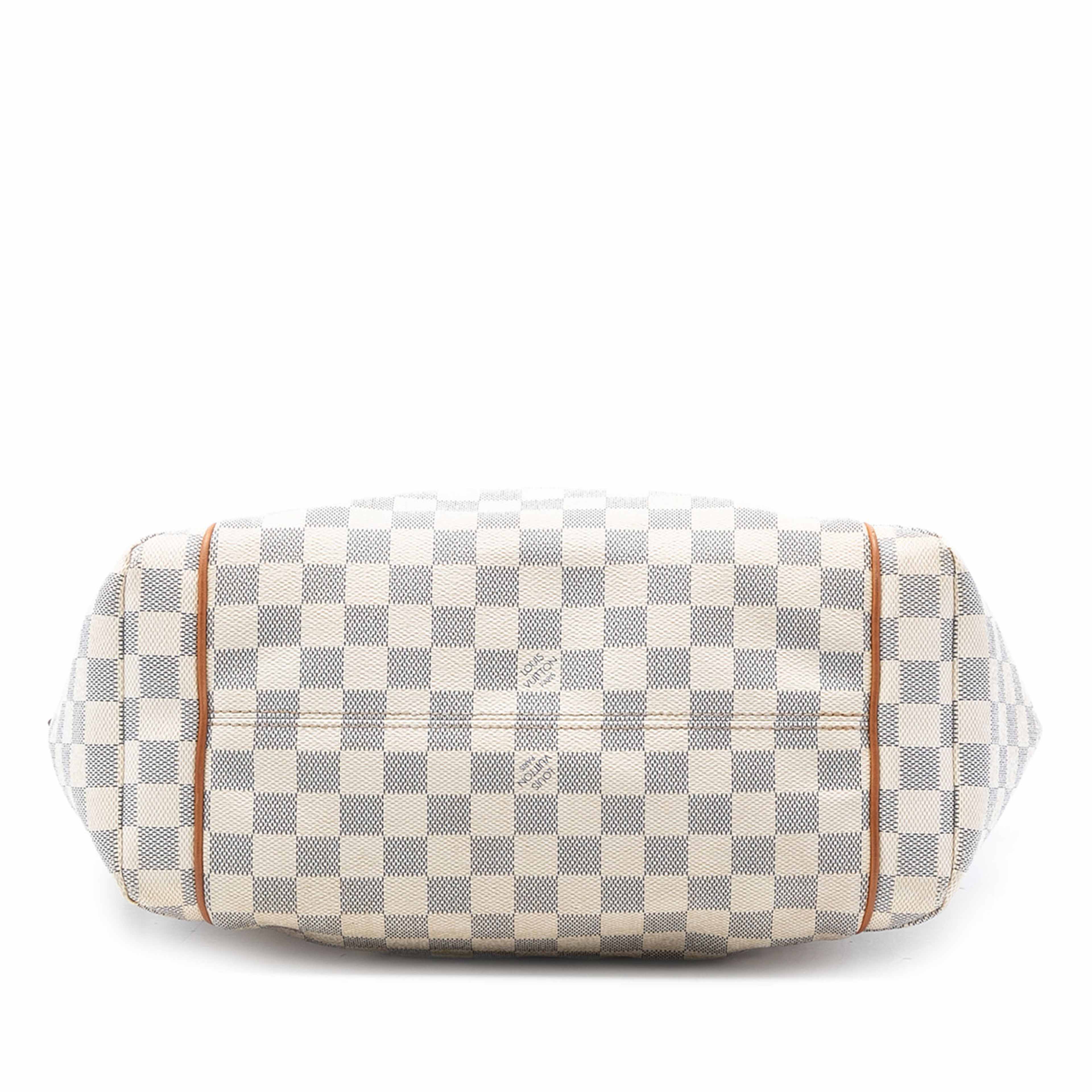 Louis Vuitton Damier Azur Totally Mm, från Luxclusif, i färgen white. Klicka för att öppna bilden i stort format