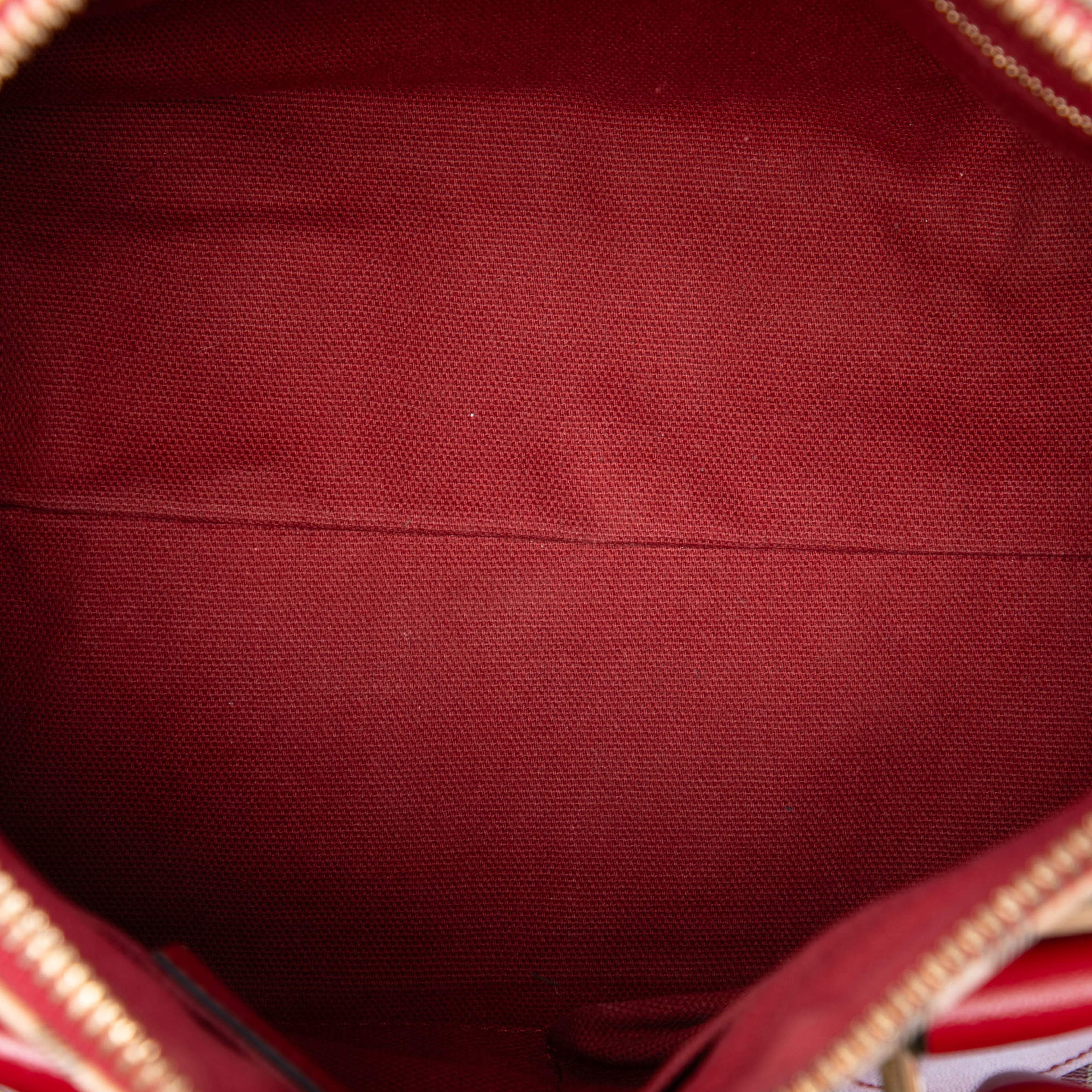 Burberry Small Haymarket Check Coated Canvas Blaze Satchel, från Luxclusif, i färgen beige. Klicka för att öppna bilden i stort format