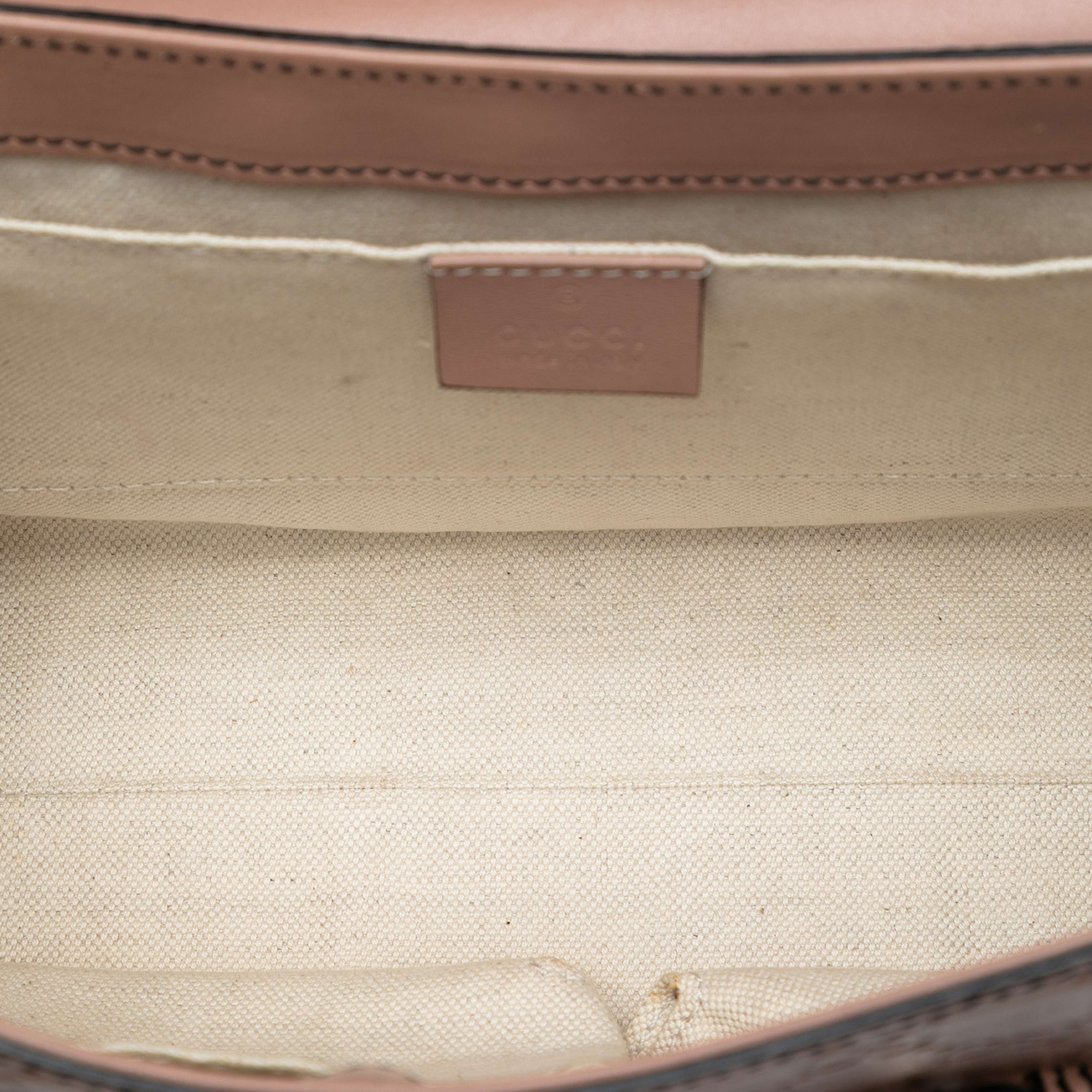 Gucci Medium Guccissima Emily Shoulder Bag, från Luxclusif, i färgen nude. Klicka för att öppna bilden i stort format