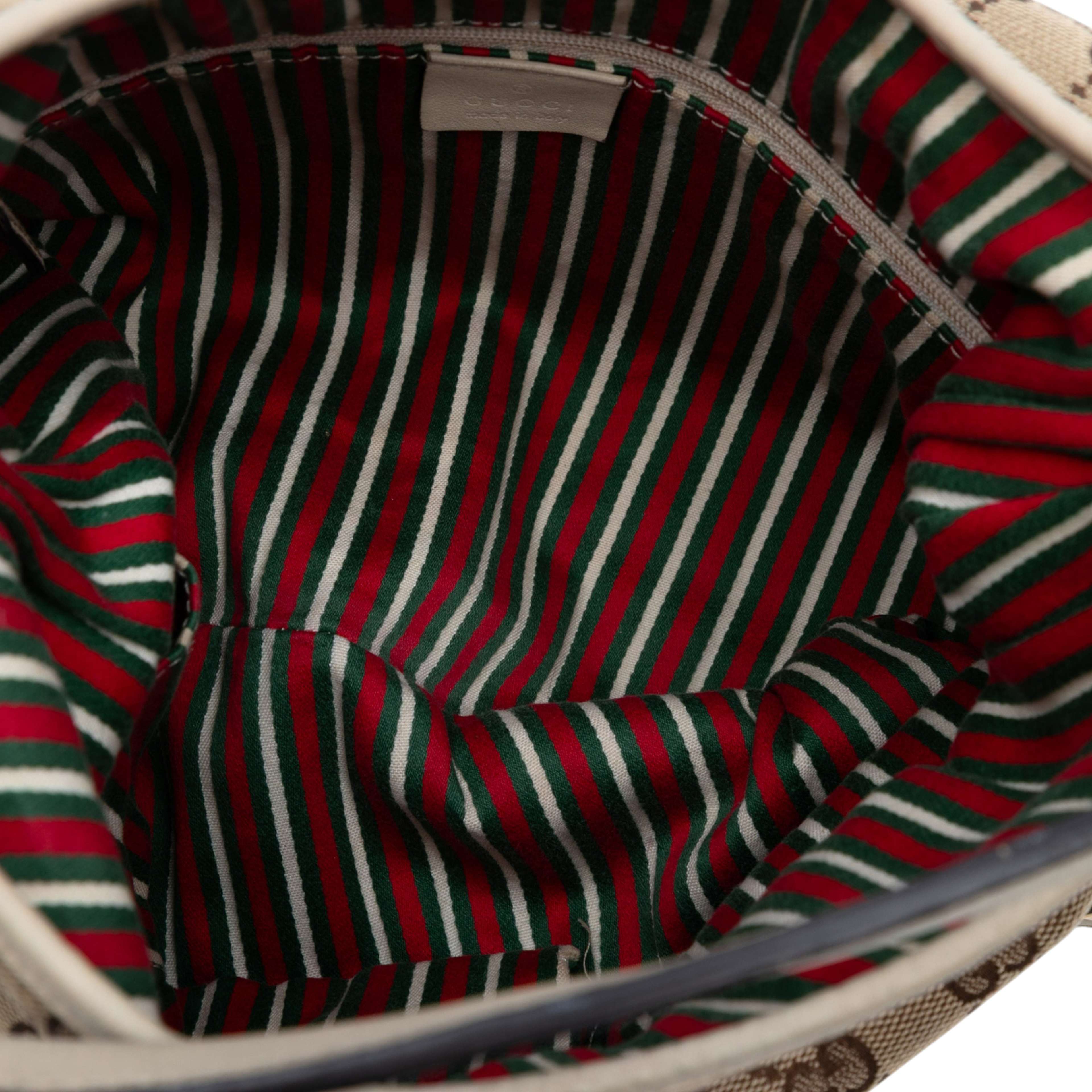 Gucci Gg Canvas New Britt Hobo, från Luxclusif, i färgen beige. Klicka för att öppna bilden i stort format