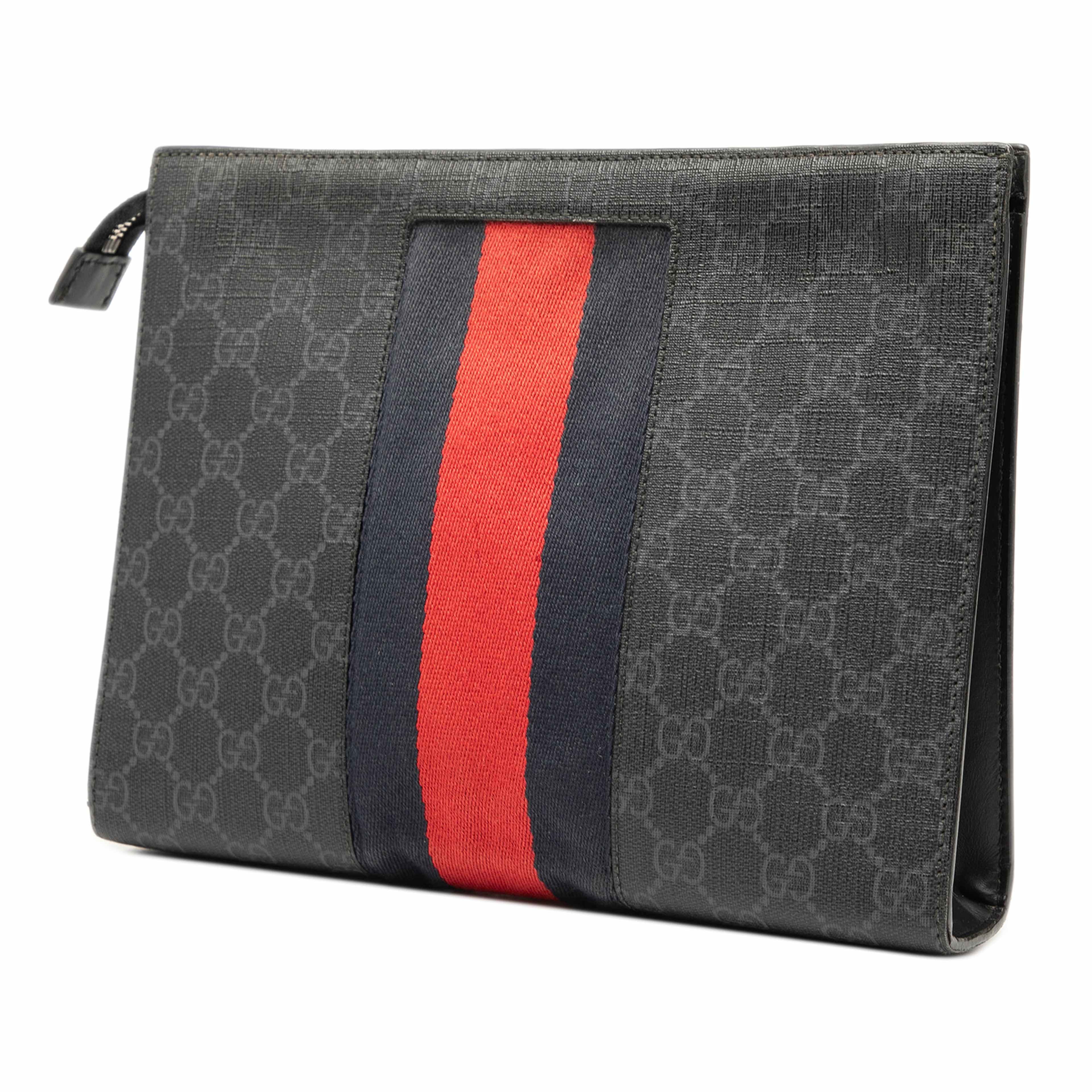 Gucci Gg Supreme Web Clutch, från Luxclusif, i färgen black. Klicka för att öppna bilden i stort format