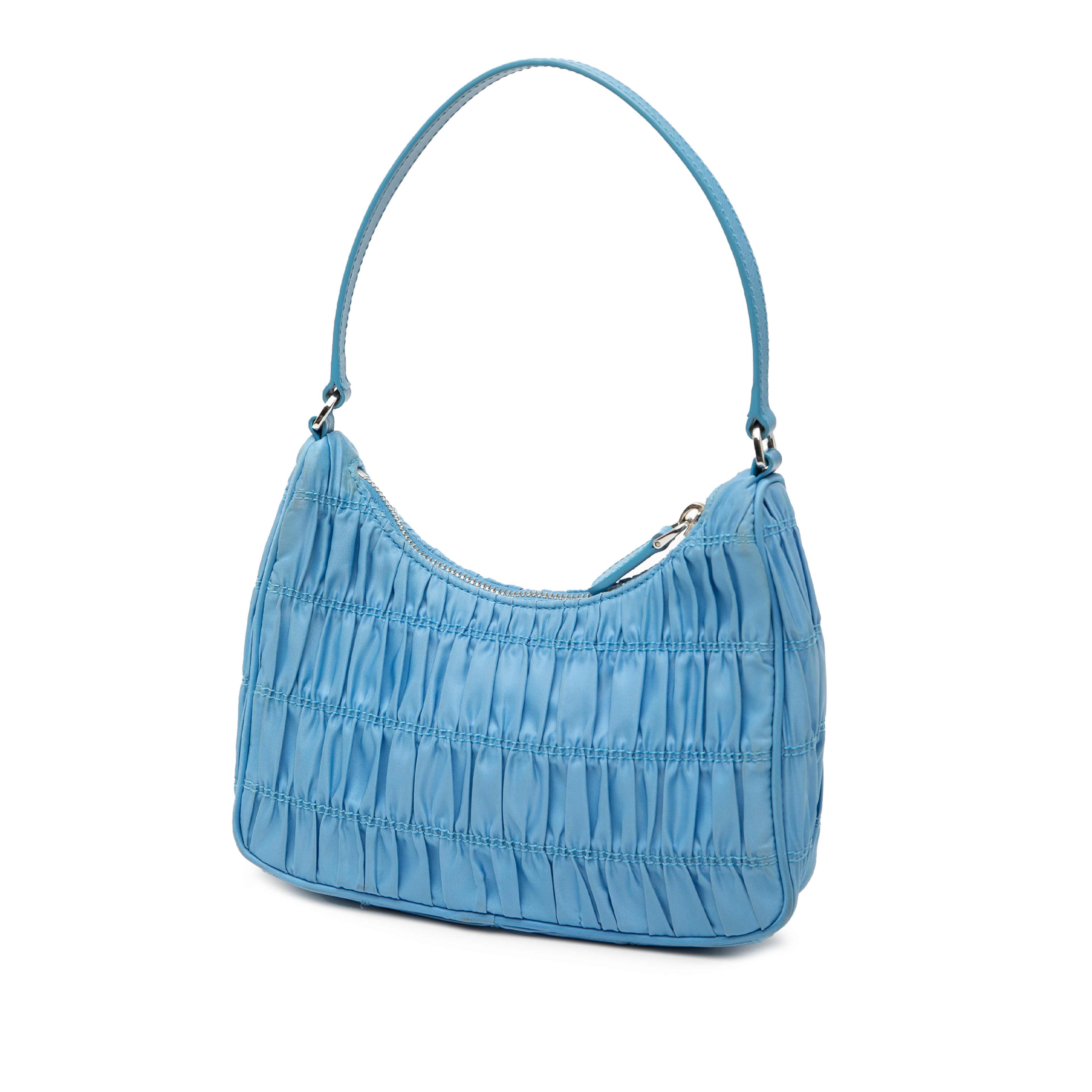 Prada Tessuto Gaufre Re Edition Shoulder Bag, från Luxclusif, i färgen light blue. Klicka för att öppna bilden i stort format