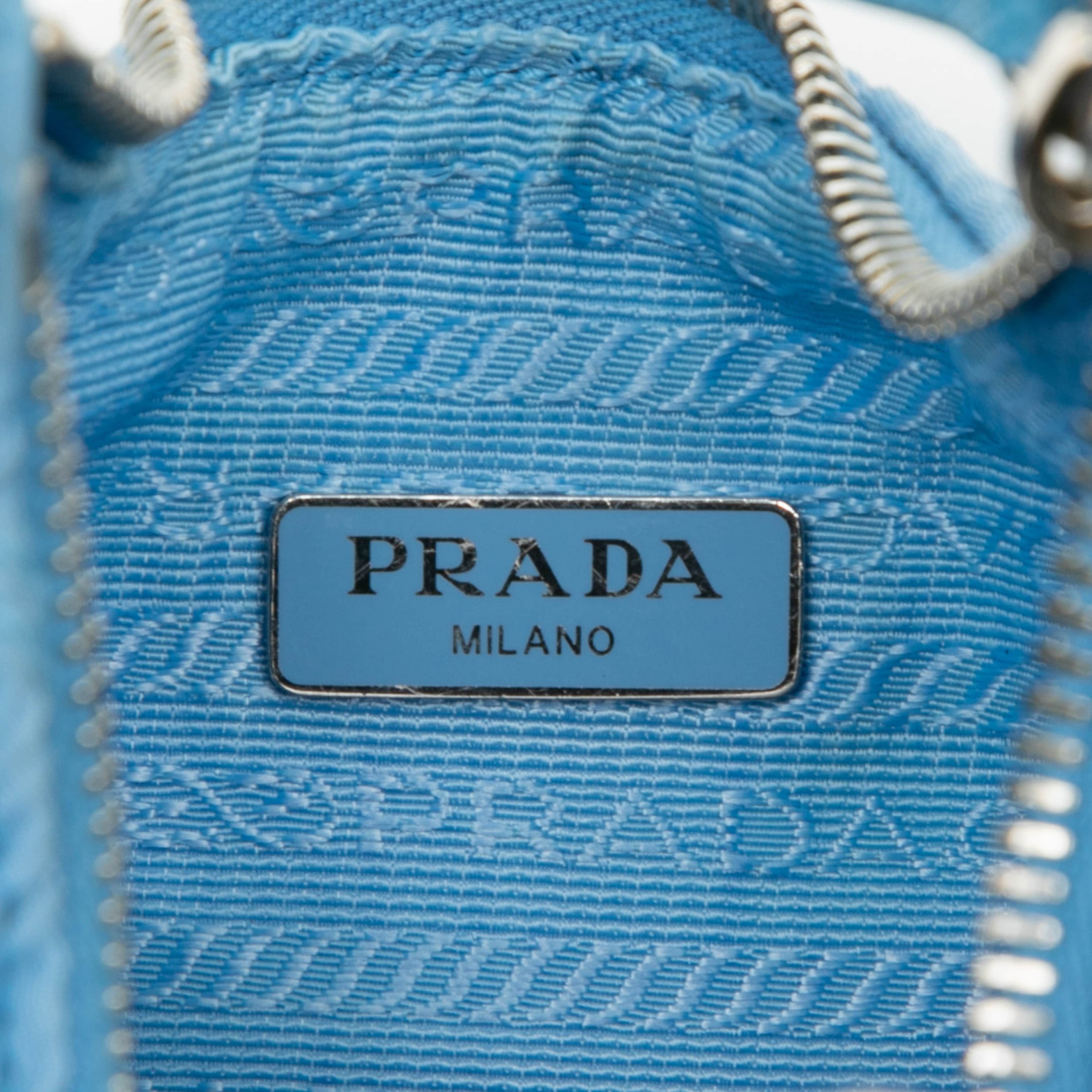 Prada Tessuto Gaufre Re Edition Shoulder Bag, från Luxclusif, i färgen light blue. Klicka för att öppna bilden i stort format
