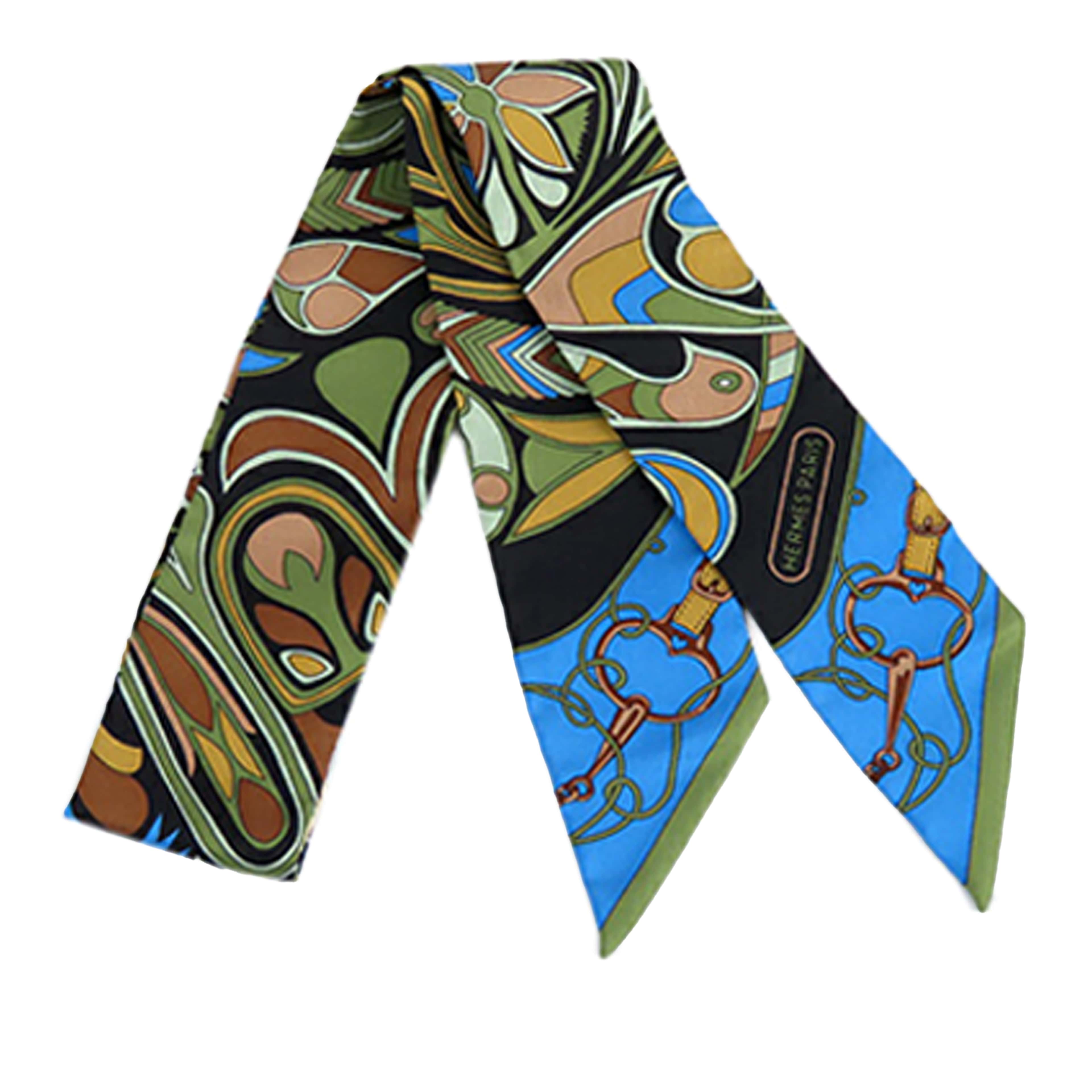 Hermès Folklore Silk Twilly Scarf, från Luxclusif, i färgen olive green. Klicka för att öppna bilden i stort format