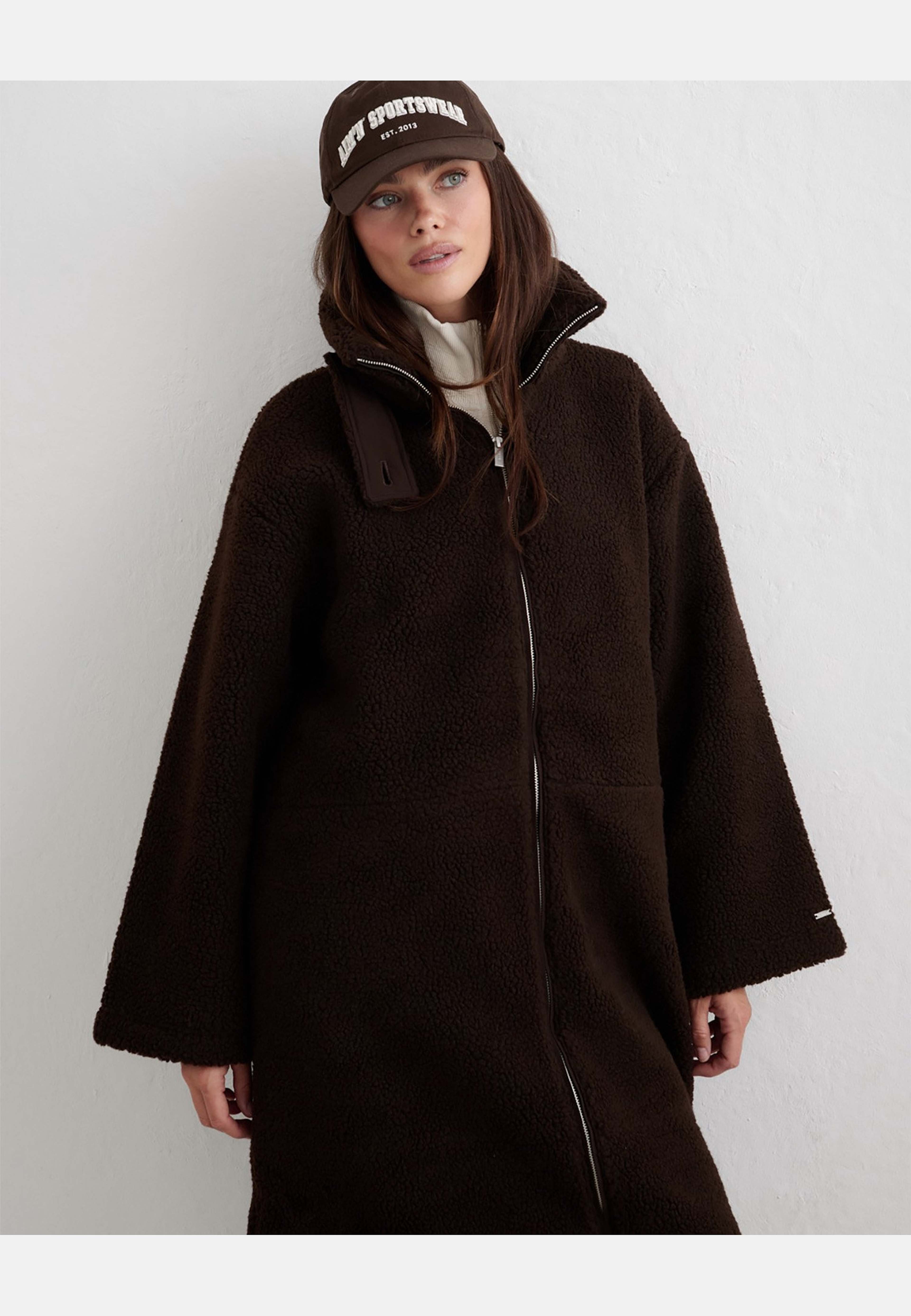 Pile Coat, från aim'n, i färgen chocolate. Klicka för att öppna bilden i stort format