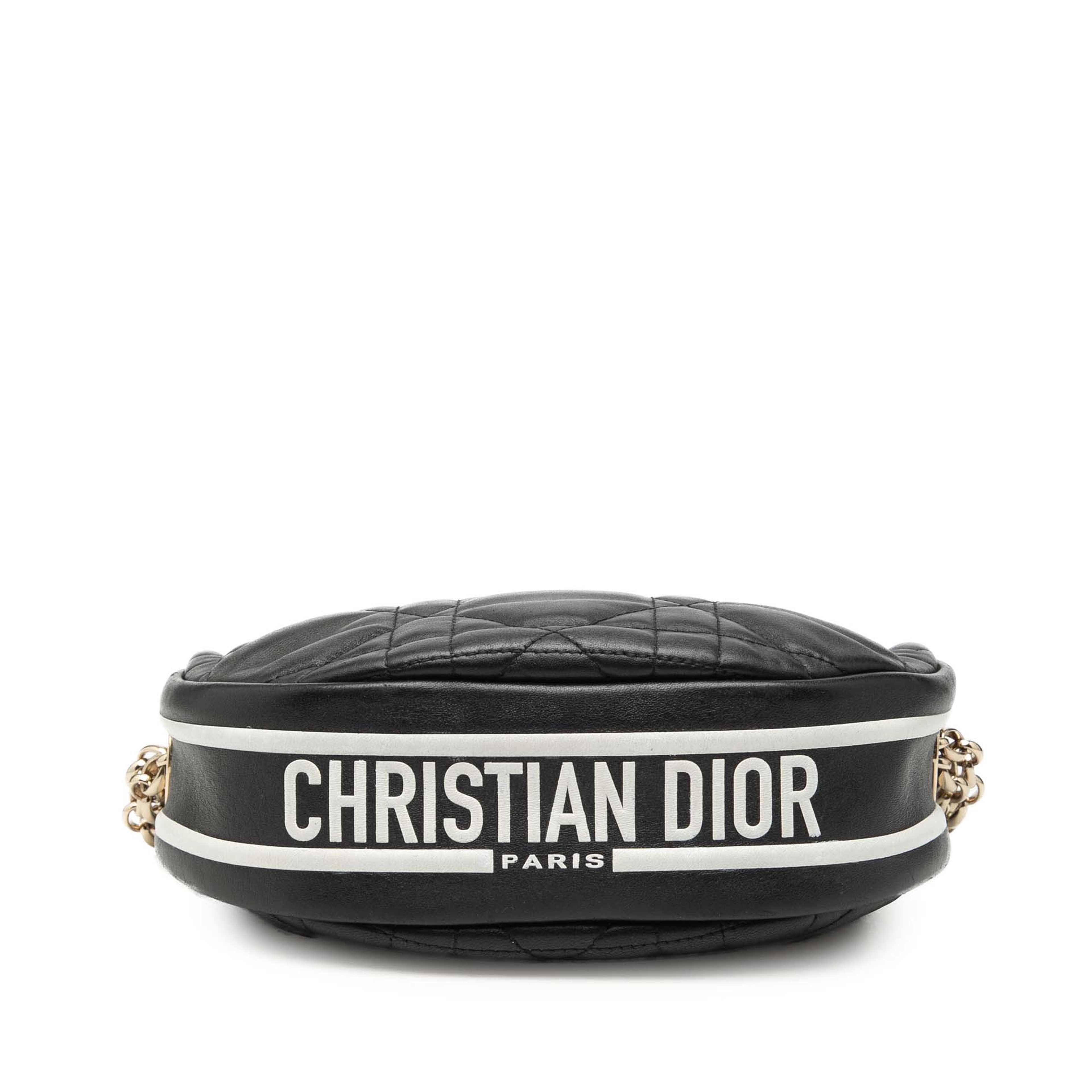 Dior Small Lambskin Cannage Dior Vibe Hobo, från Luxclusif, i färgen svart. Klicka för att öppna bilden i stort format