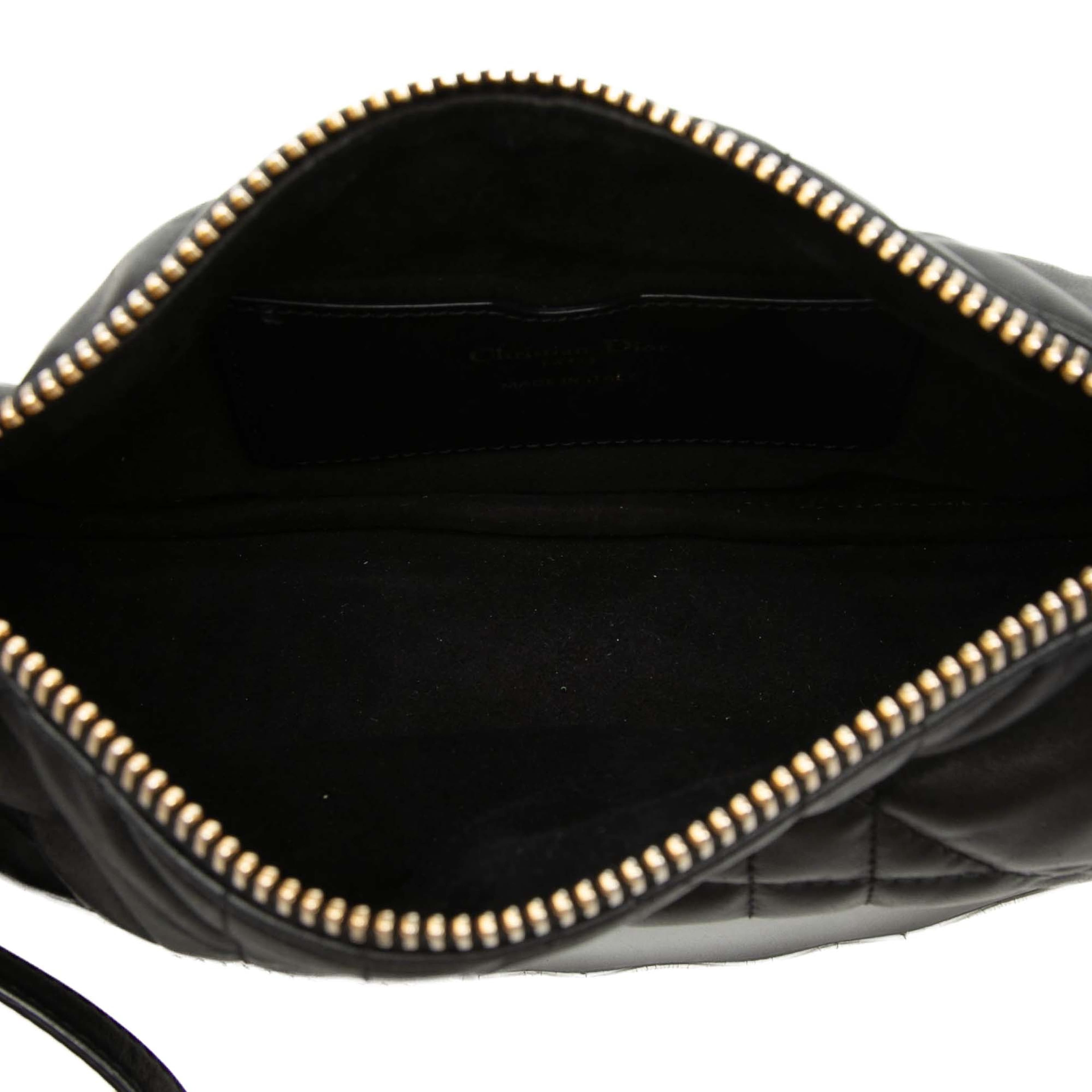 Dior Small Lambskin Cannage Dior Vibe Hobo, från Luxclusif, i färgen black. Klicka för att öppna bilden i stort format