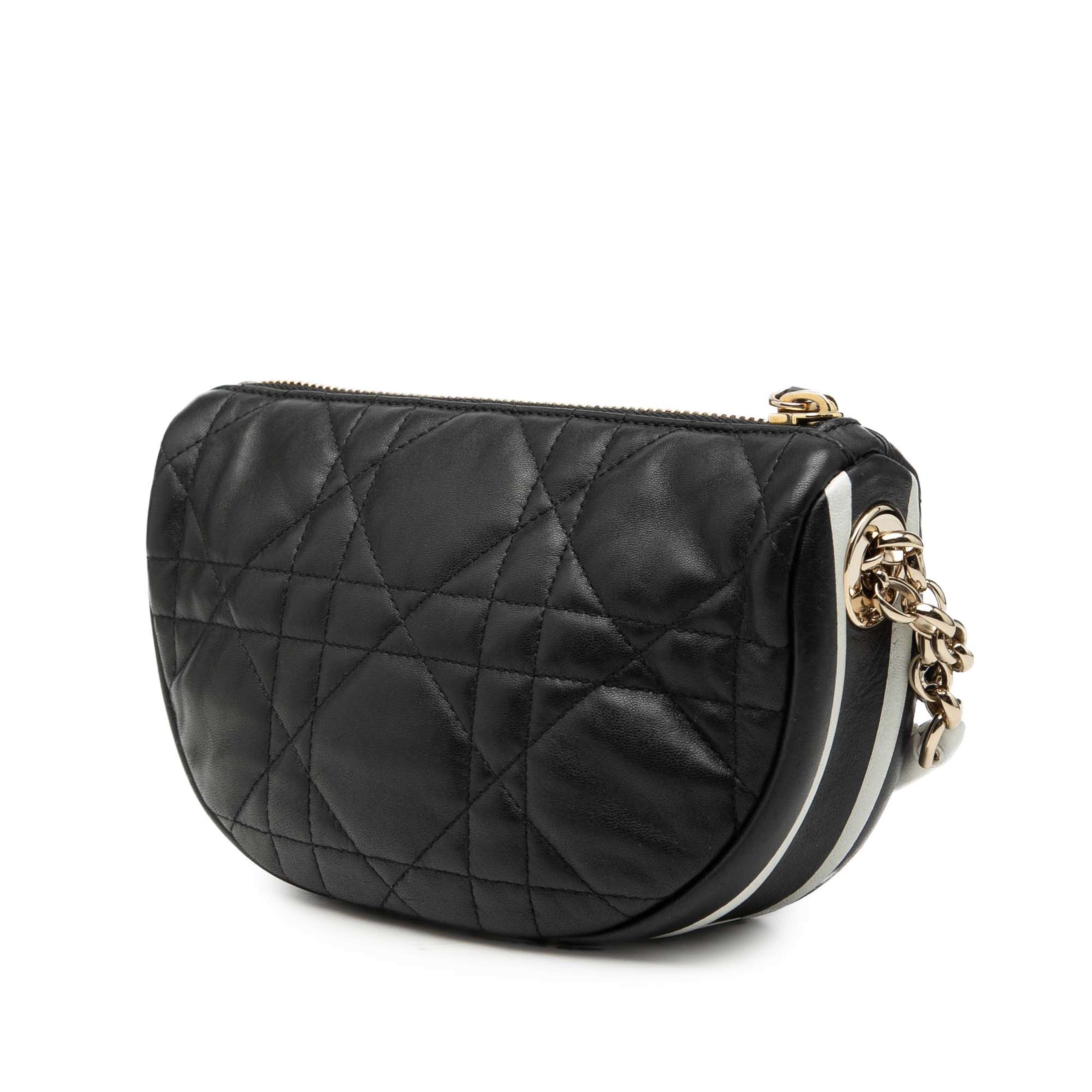 Dior Small Lambskin Cannage Dior Vibe Hobo, från Luxclusif, i färgen black. Klicka för att öppna bilden i stort format