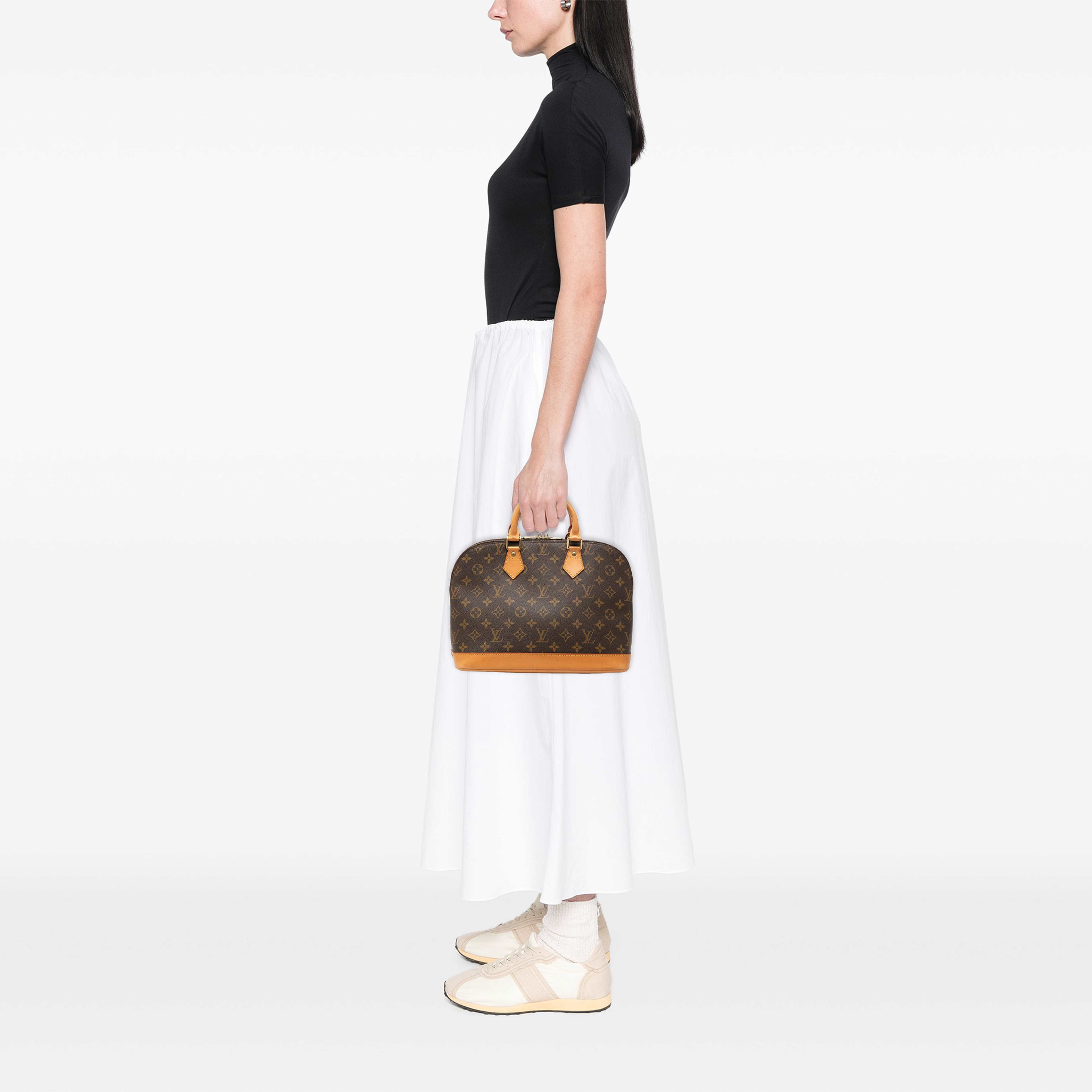 Louis Vuitton Monogram Alma Pm, från Luxclusif, i färgen brun. Klicka för att öppna bilden i stort format