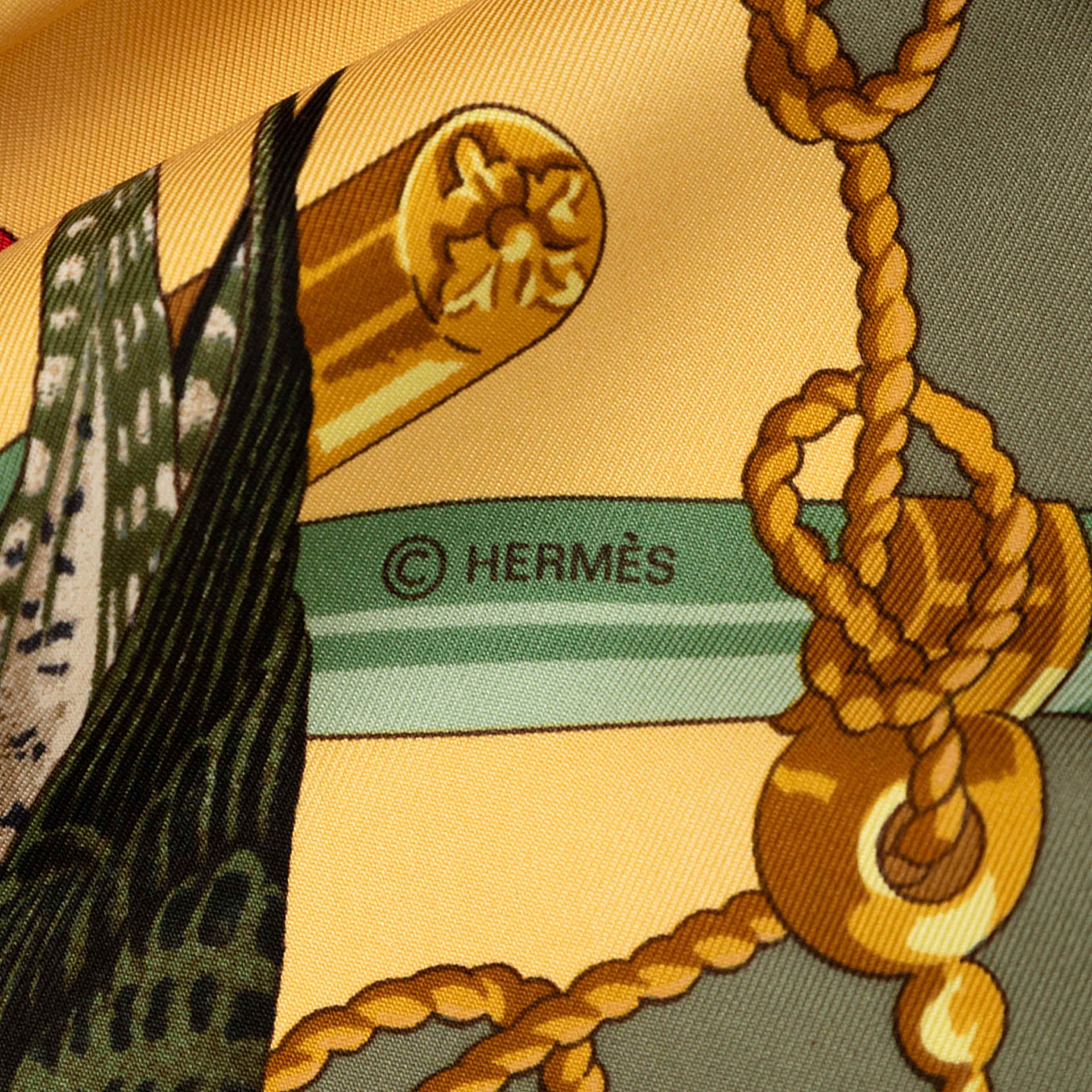 Hermès Les Oiseaux Du Roy Silk Scarf 90, från Luxclusif, i färgen light yellow. Klicka för att öppna bilden i stort format