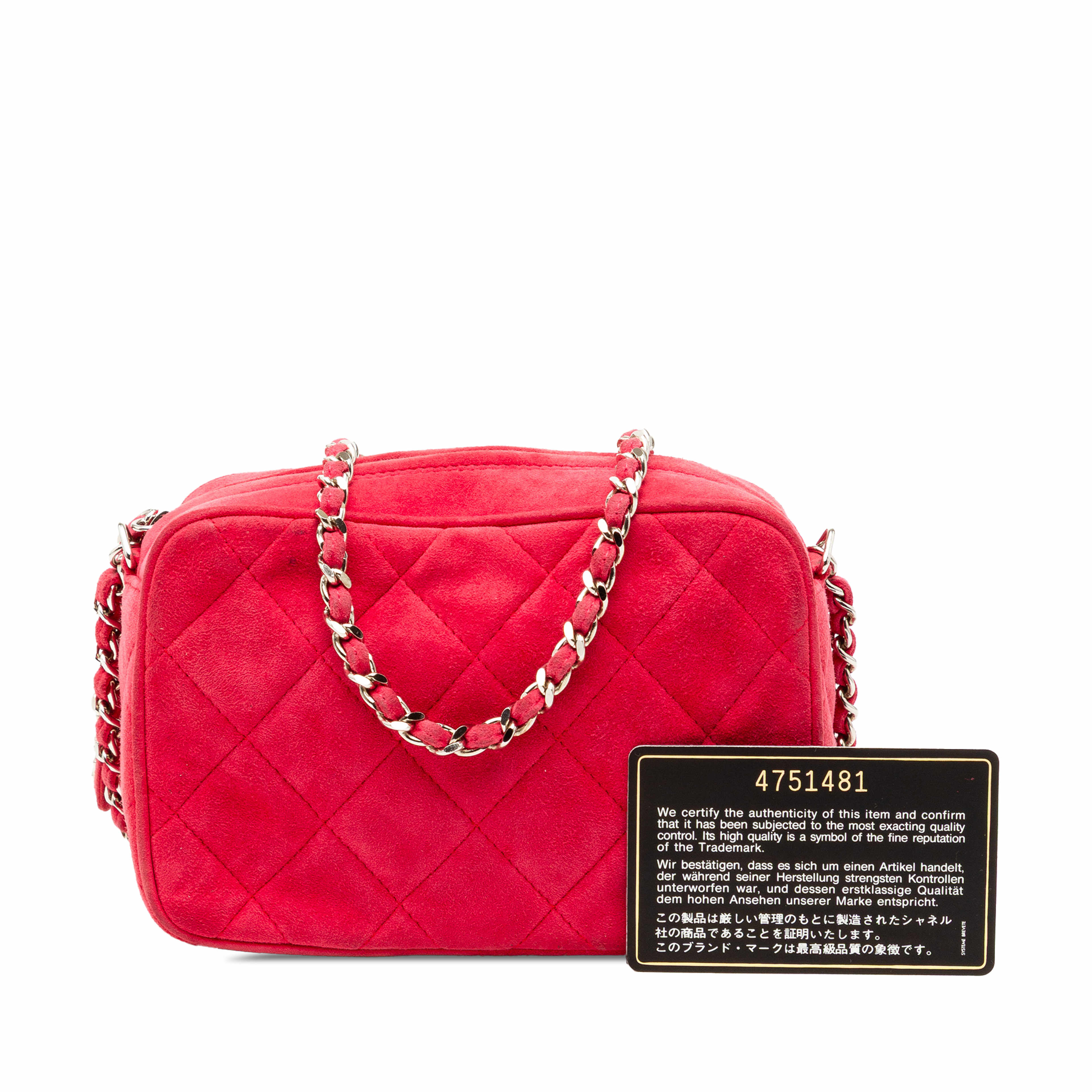Chanel Quilted Suede Camera Bag, från Luxclusif, i färgen röd. Klicka för att öppna bilden i stort format