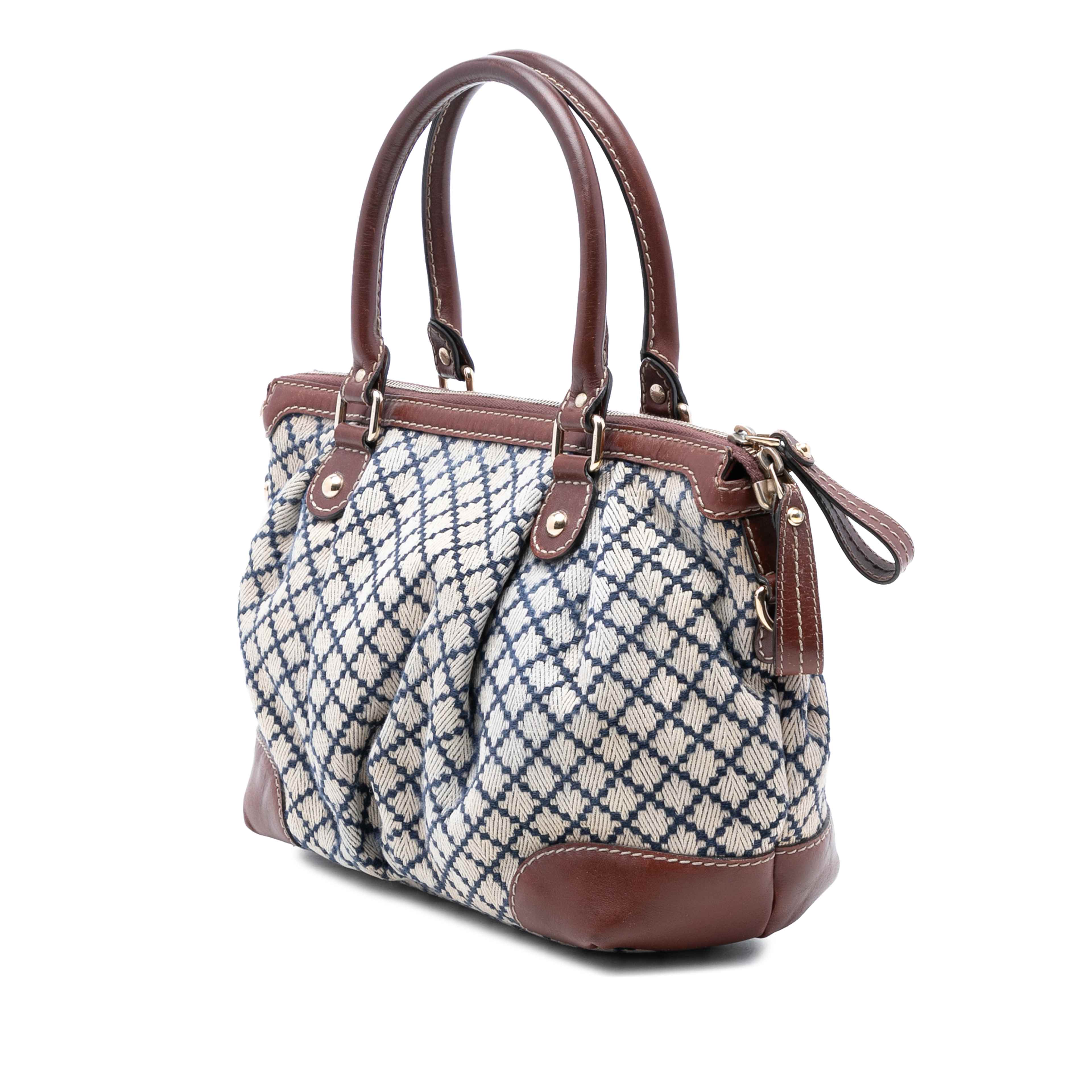 Gucci Diamante Canvas Sukey Satchel, från Luxclusif, i färgen beige. Klicka för att öppna bilden i stort format