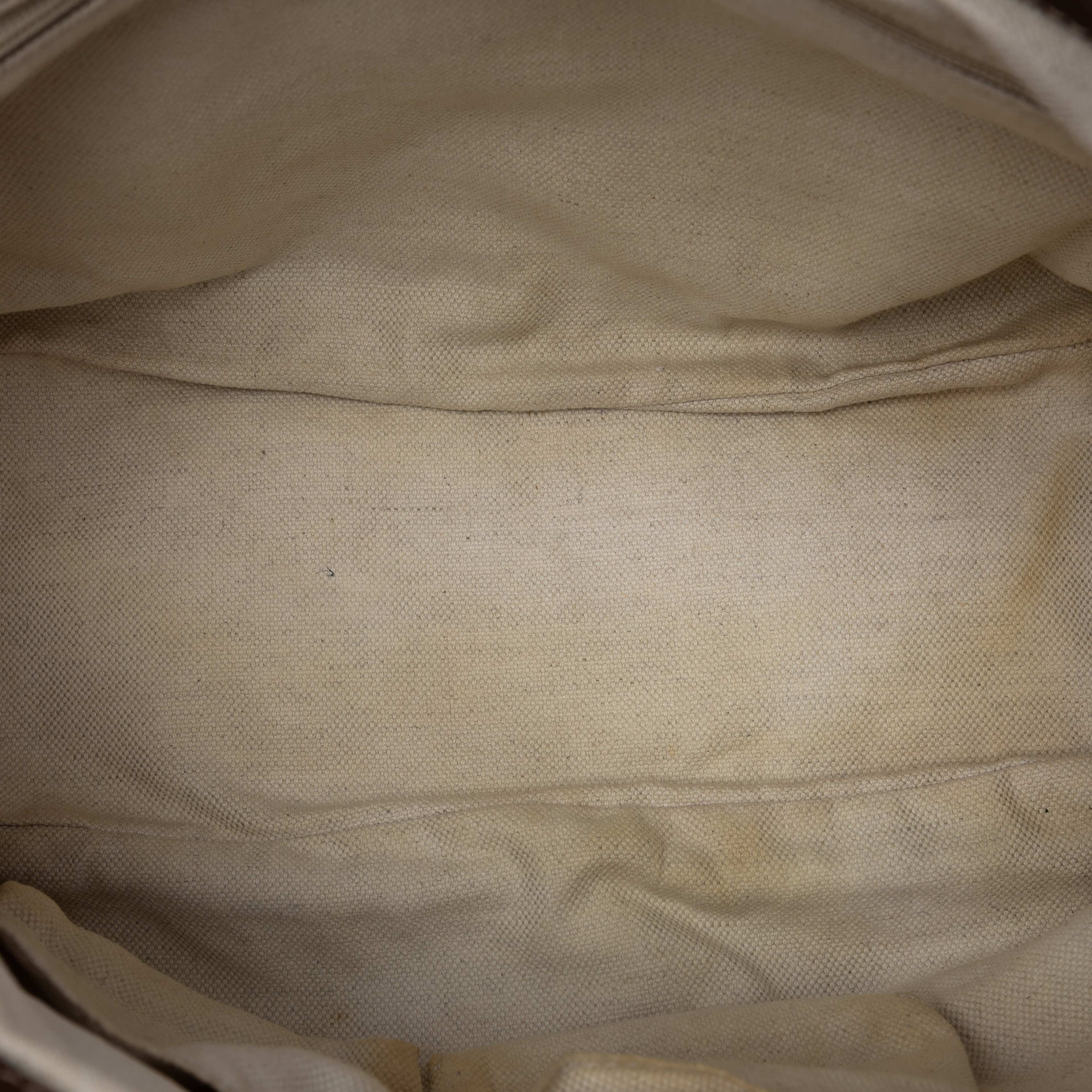 Gucci Diamante Canvas Sukey Satchel, från Luxclusif, i färgen beige. Klicka för att öppna bilden i stort format