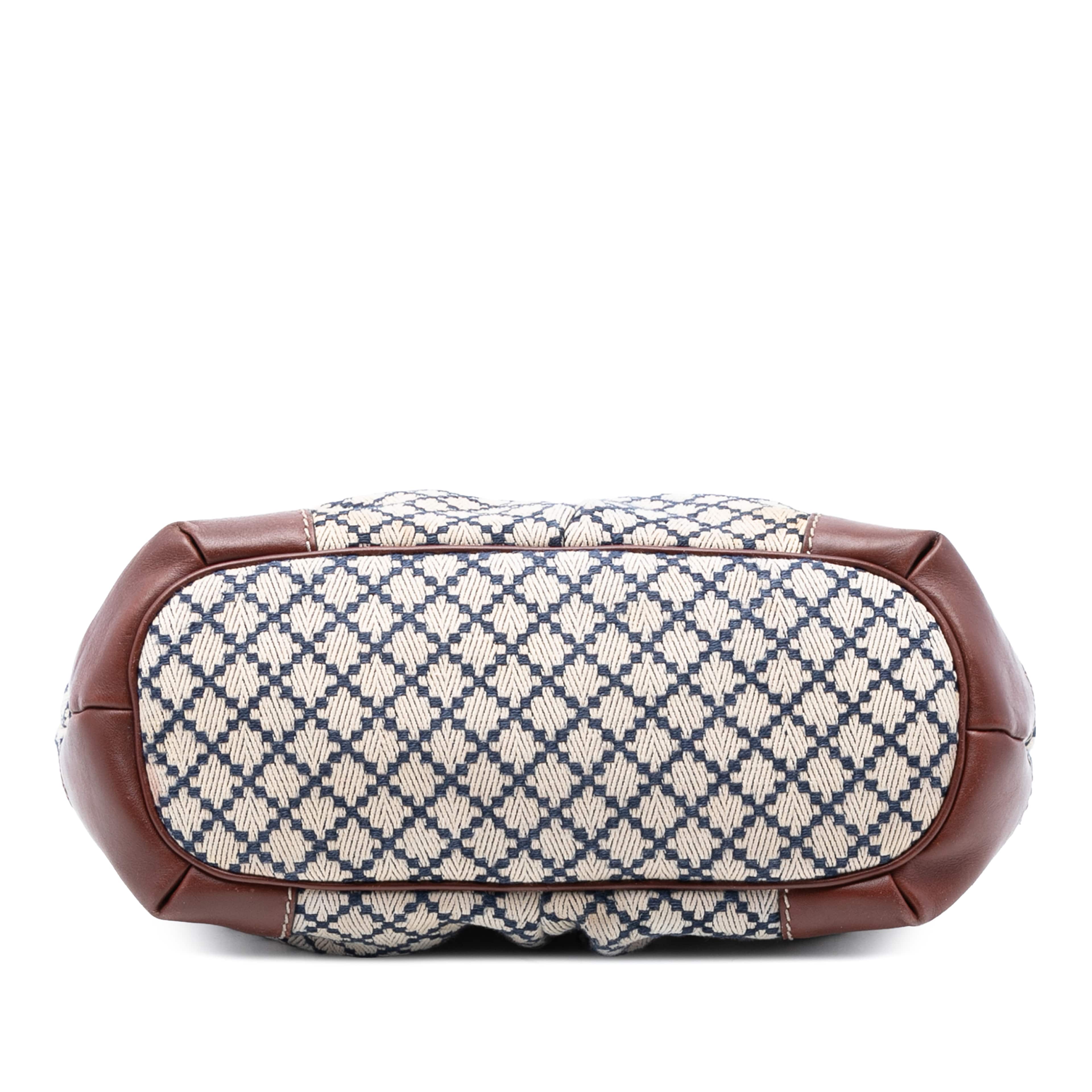 Gucci Diamante Canvas Sukey Satchel, från Luxclusif, i färgen beige. Klicka för att öppna bilden i stort format