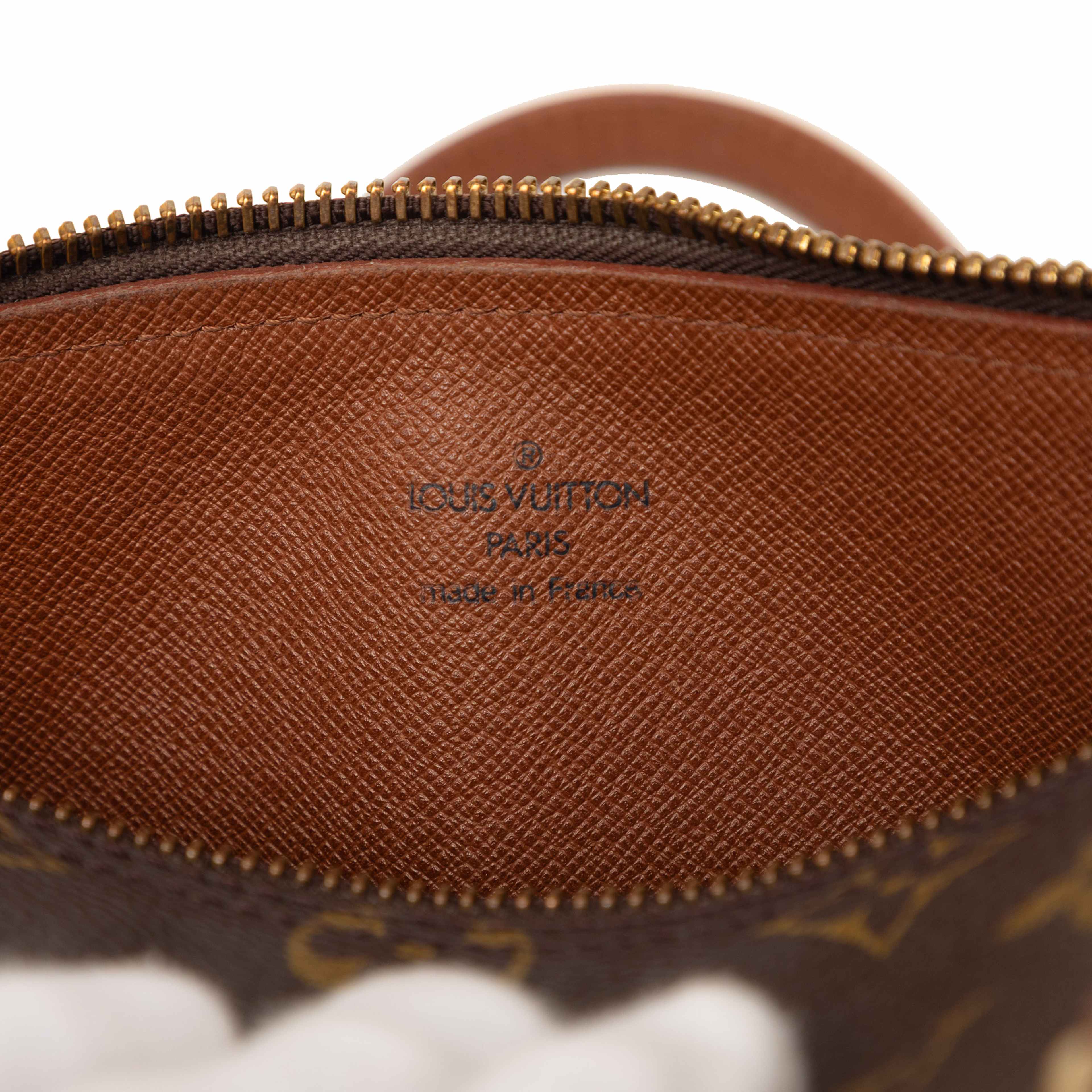 Louis Vuitton Monogram Papillon 26, från Luxclusif, i färgen brown. Klicka för att öppna bilden i stort format