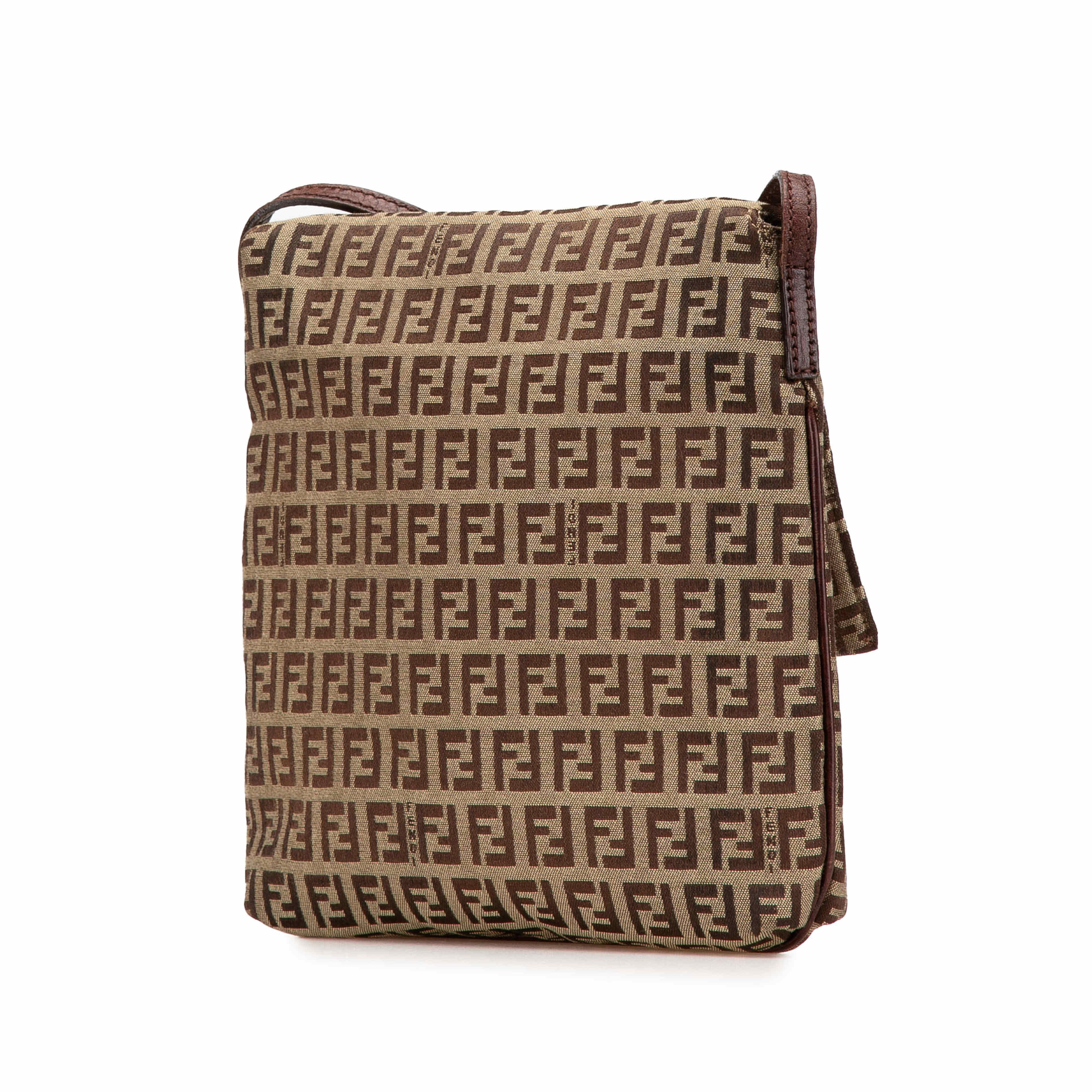 Fendi Zucchino Canvas Crossbody, från Luxclusif, i färgen beige. Klicka för att öppna bilden i stort format