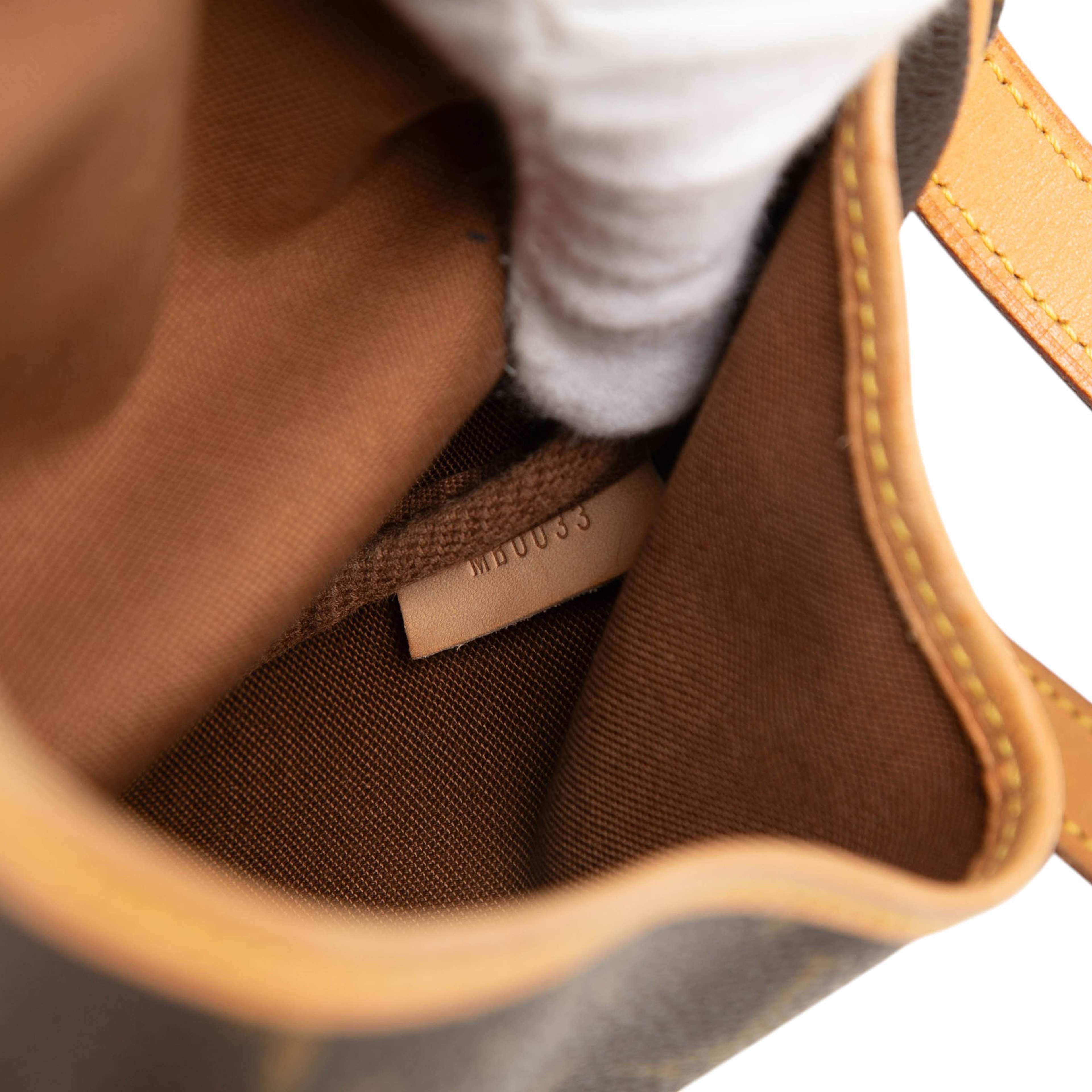 Louis Vuitton Monogram Saumur 30, från Luxclusif, i färgen brown. Klicka för att öppna bilden i stort format