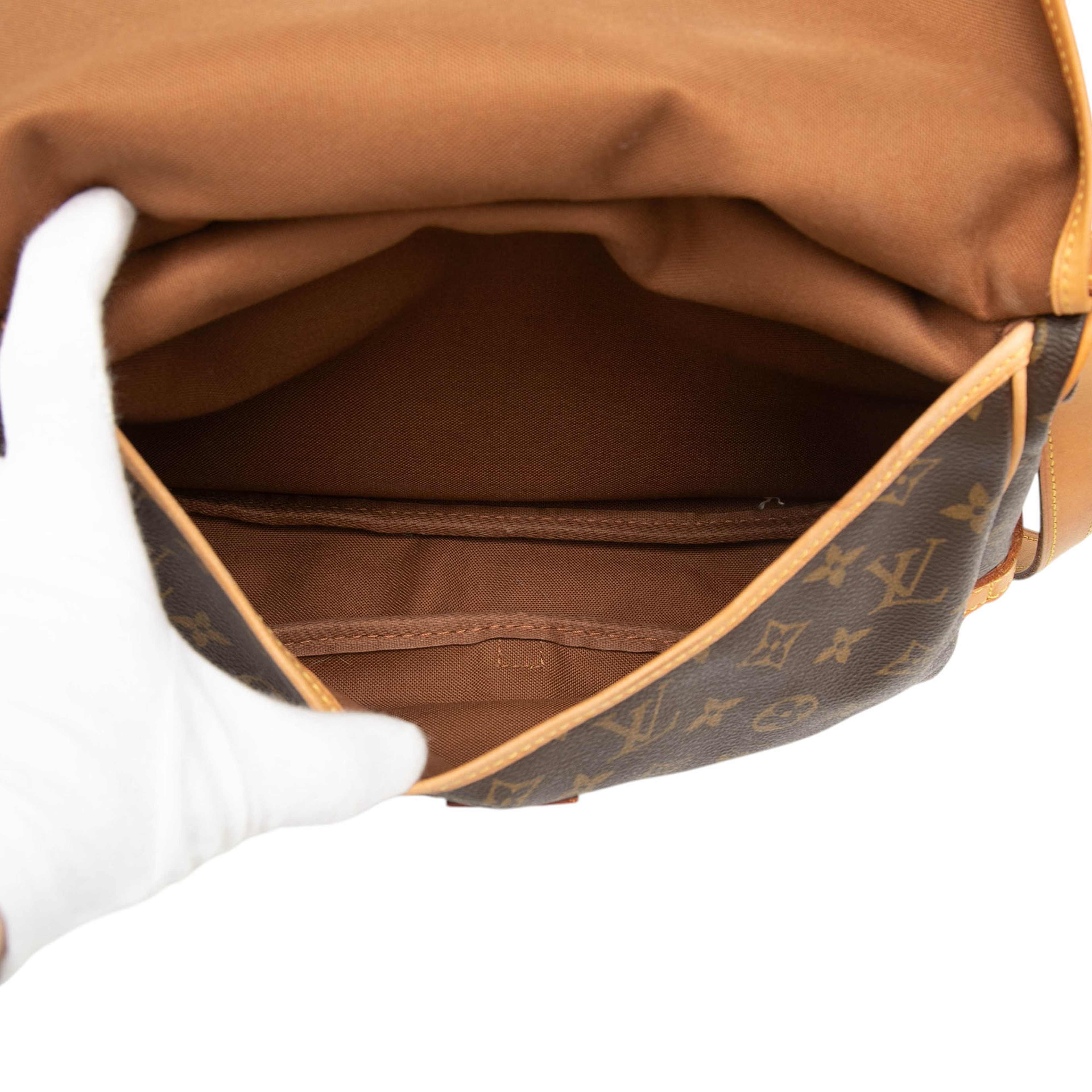 Louis Vuitton Monogram Saumur 30, från Luxclusif, i färgen brown. Klicka för att öppna bilden i stort format